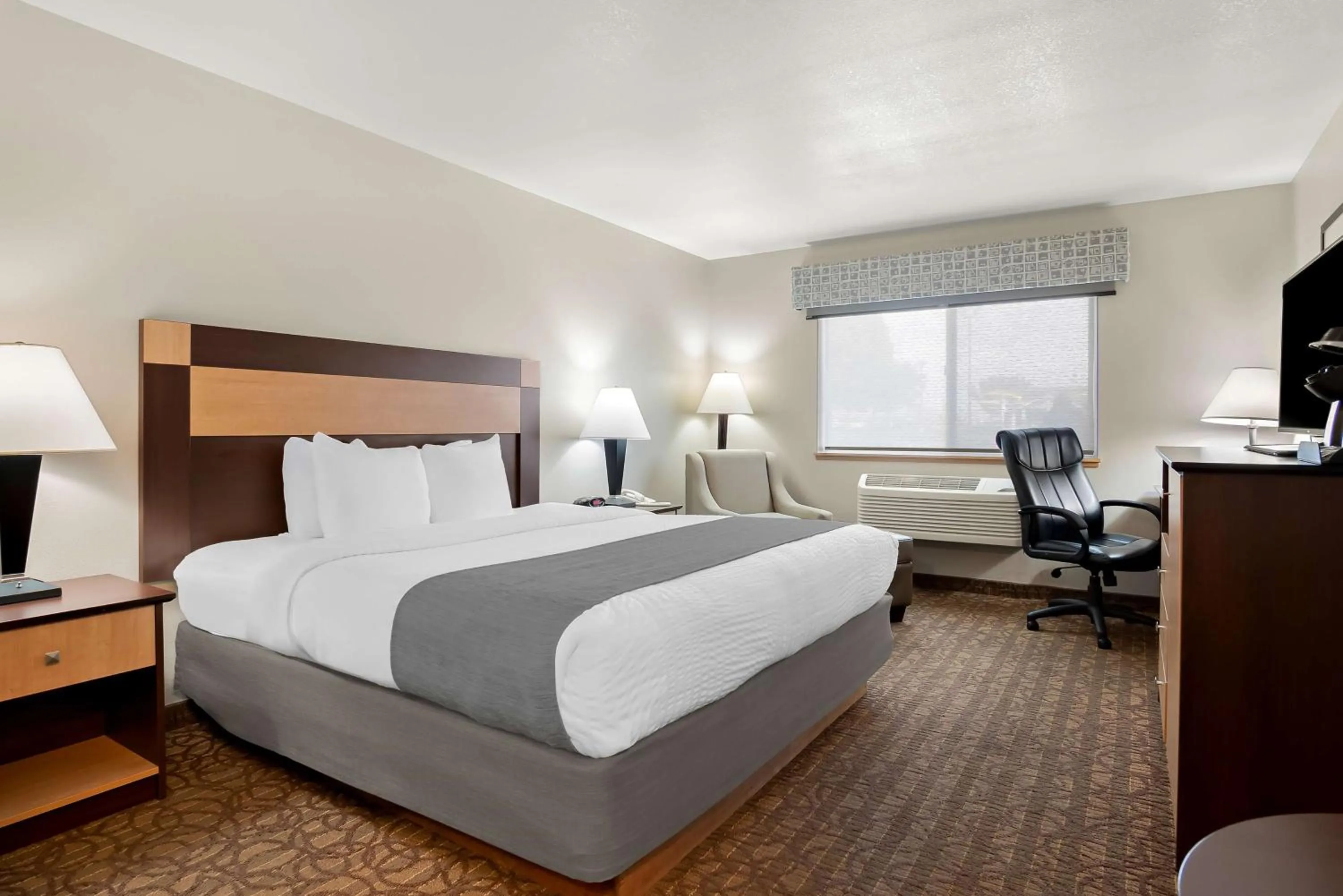 Bedroom, Bed in Best Western Sawtooth Inn and Suites