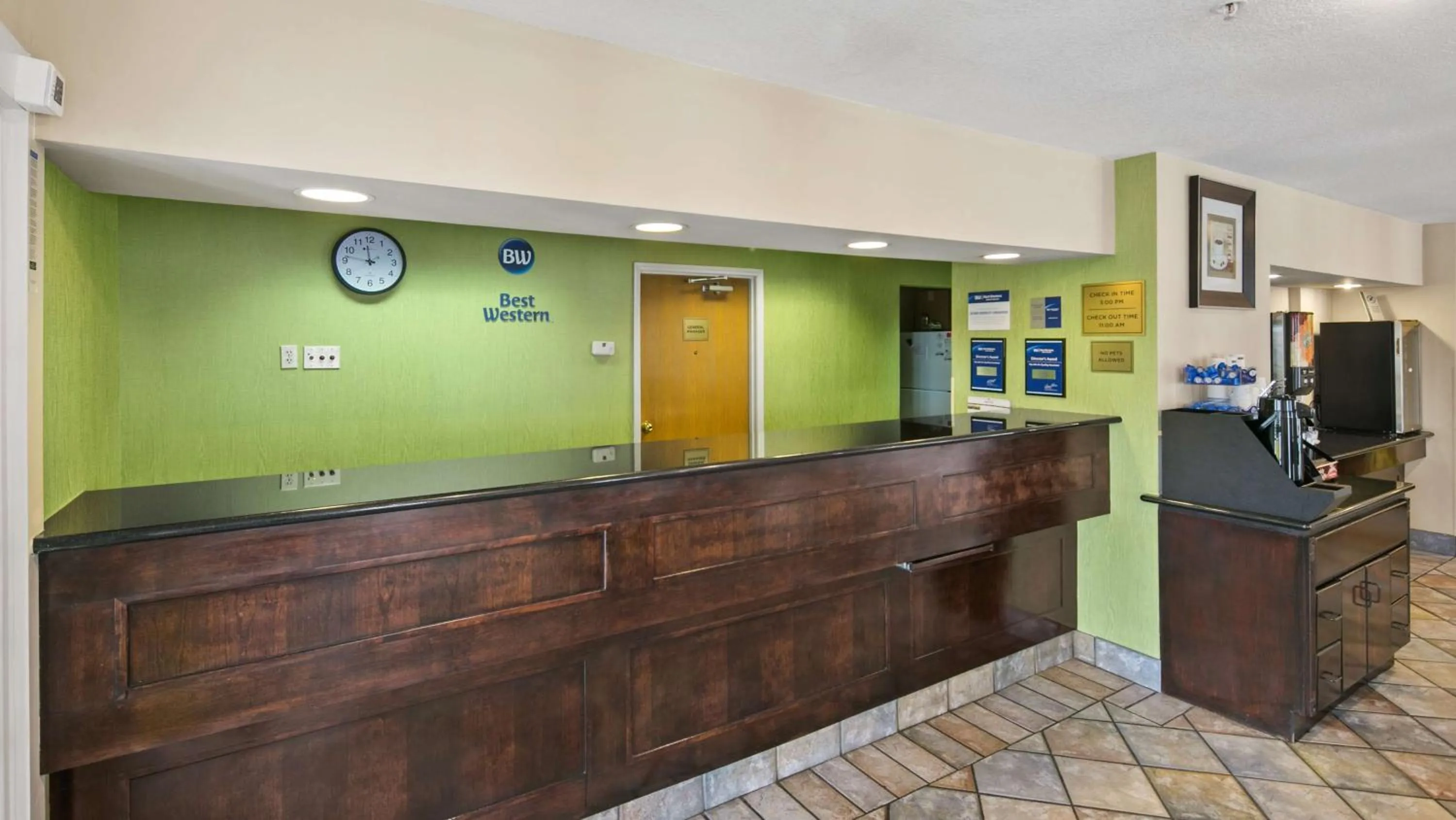 Lobby or reception in Best Western San Marcos