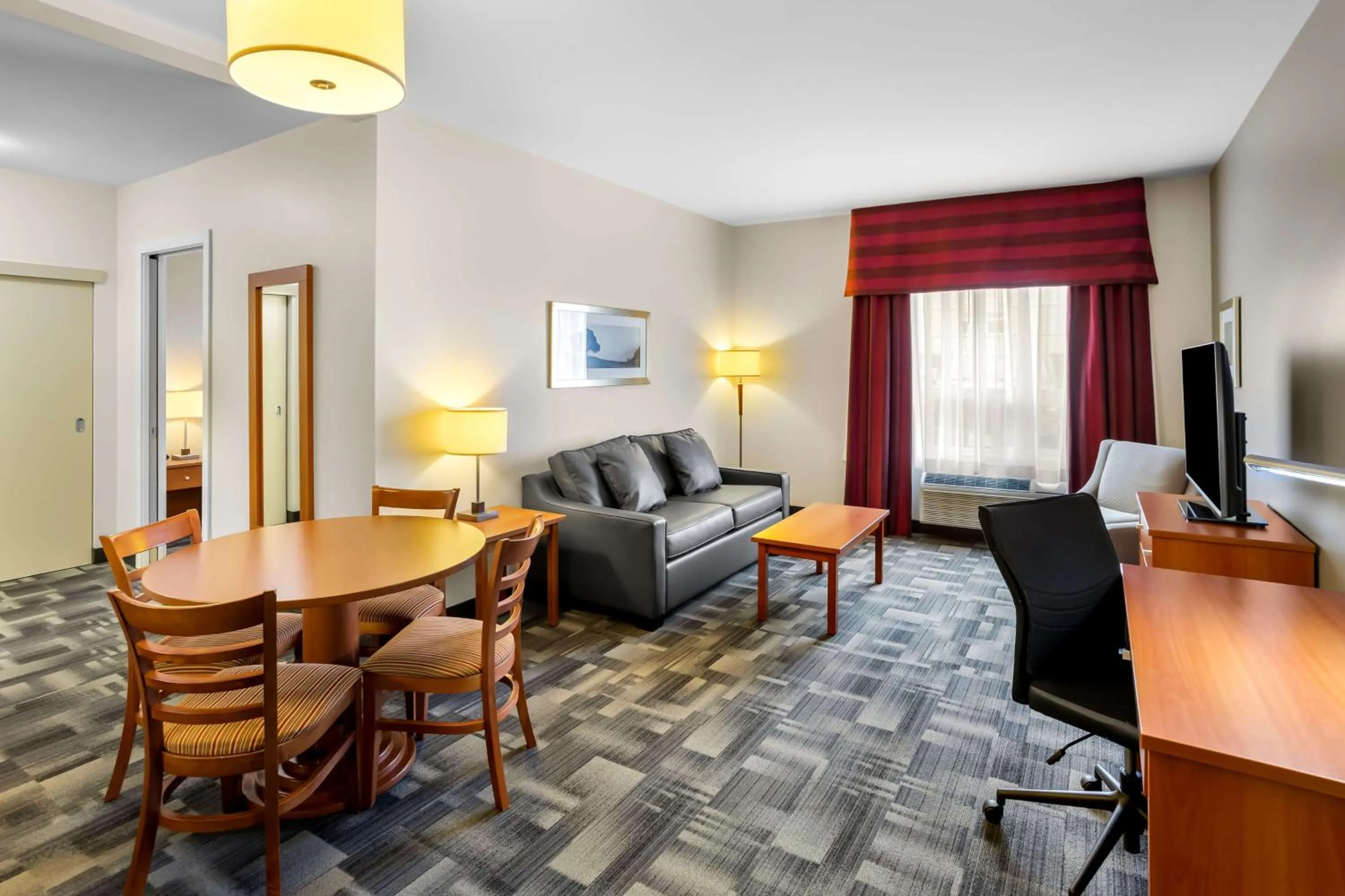 Photo of the whole room in Best Western Thompson