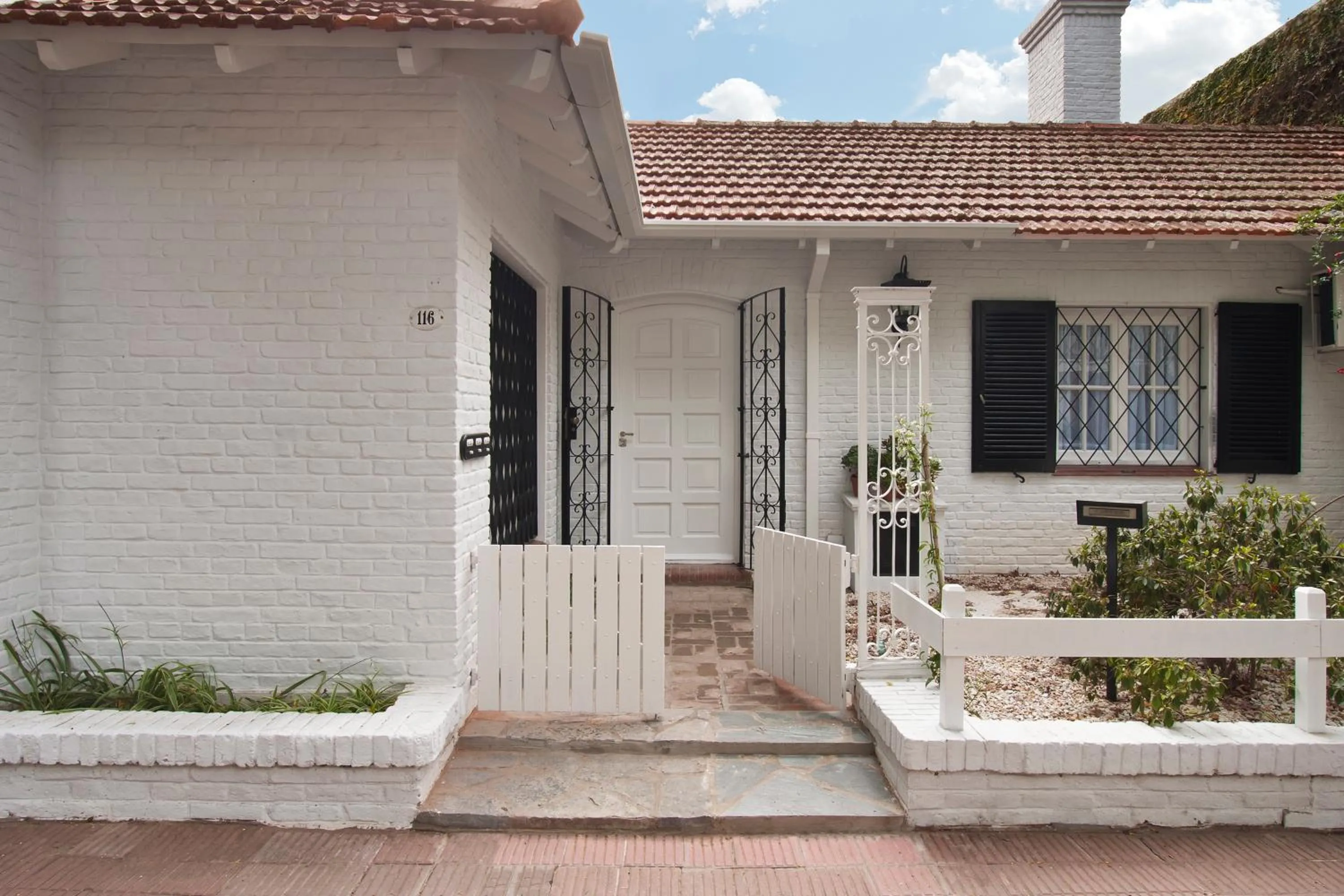 Facade/entrance in La Petite Maison San Isidro