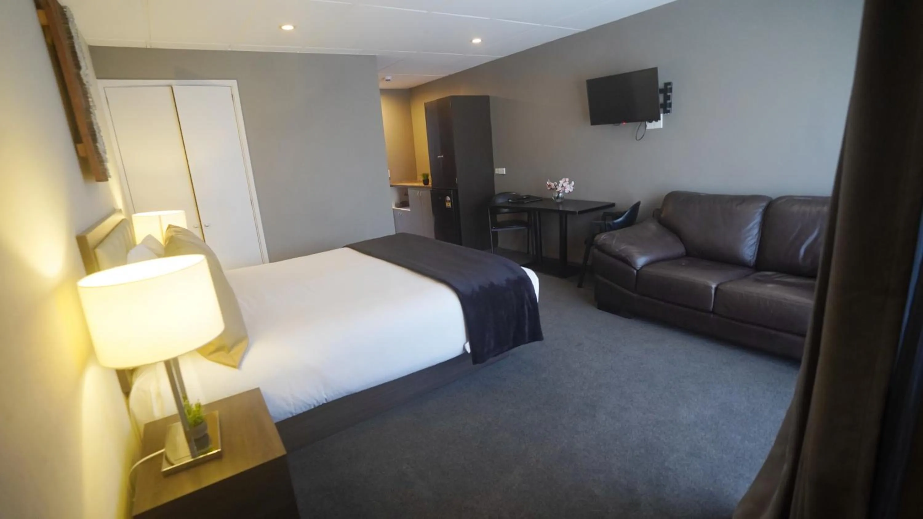 Photo of the whole room, Bed in 136 On Bealey Motel