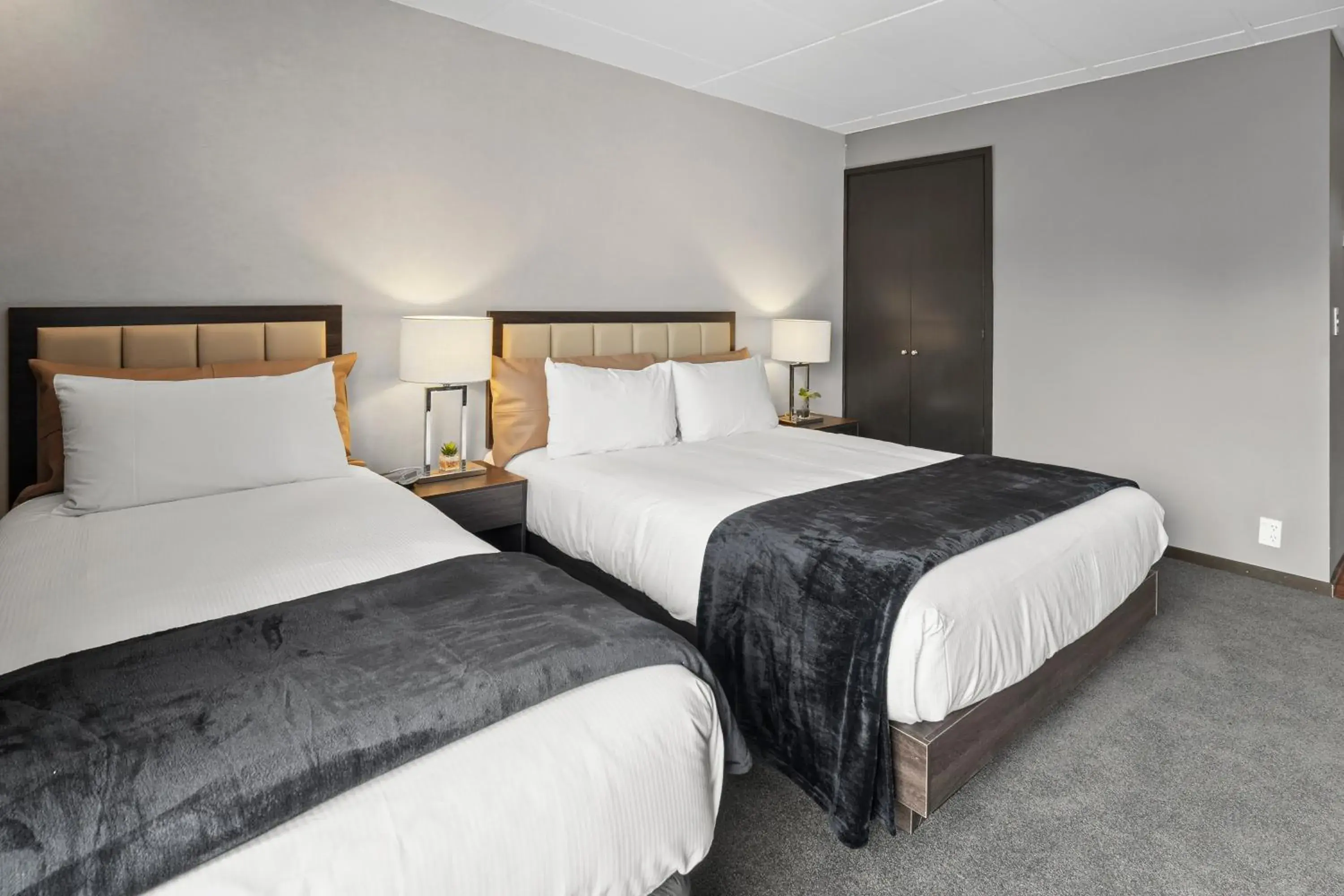 Two-Bedroom Apartment in 136 On Bealey Motel Two-Bedroom Apartment in 136 On Bealey Motel