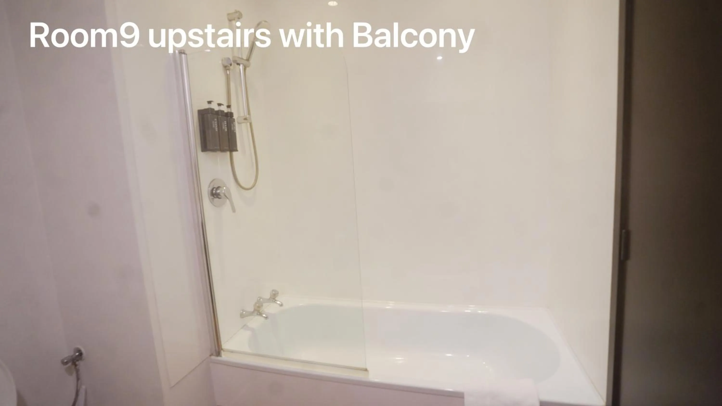 Bath in 136 On Bealey Motel