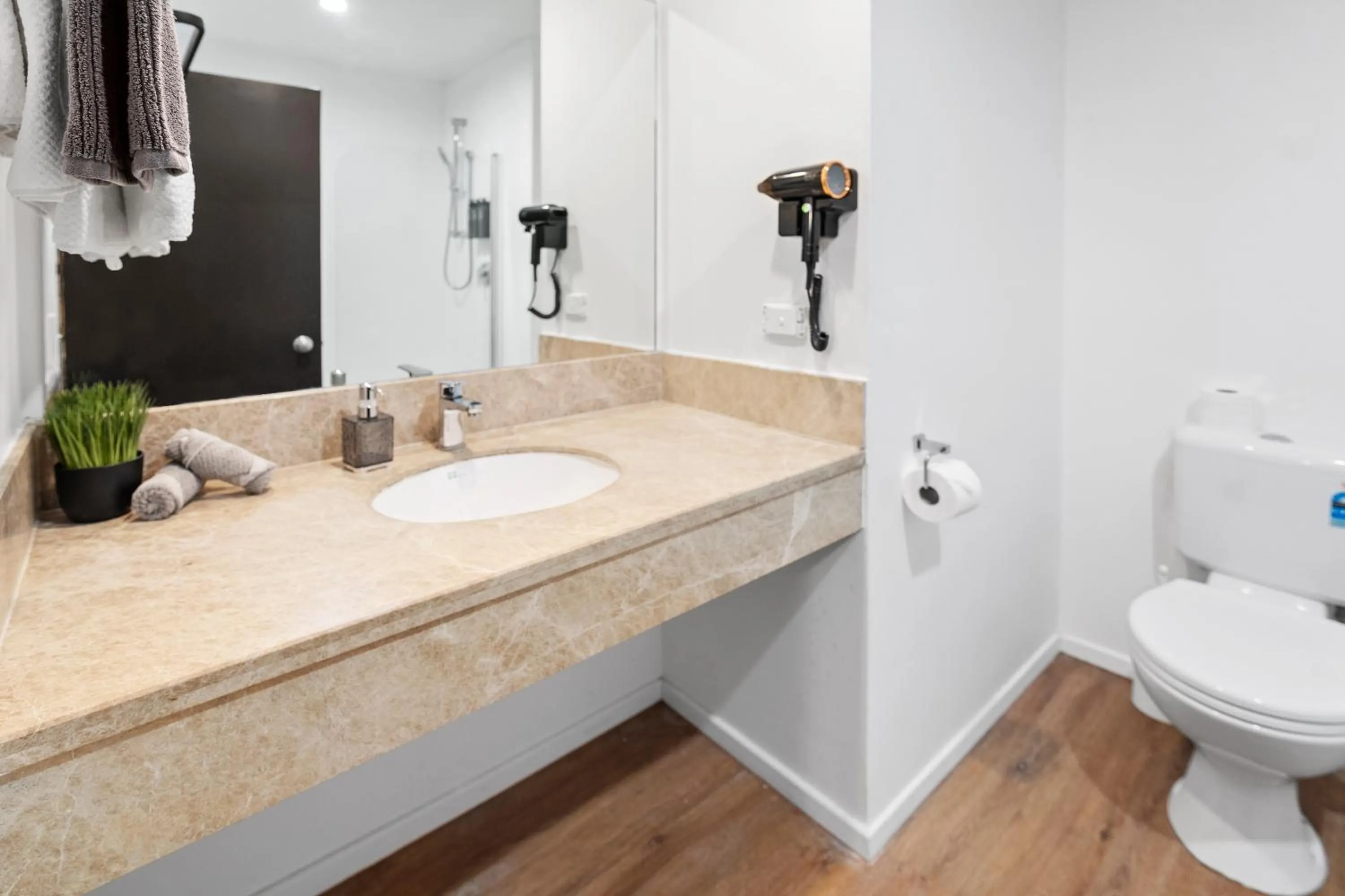 Bathroom in 136 On Bealey Motel