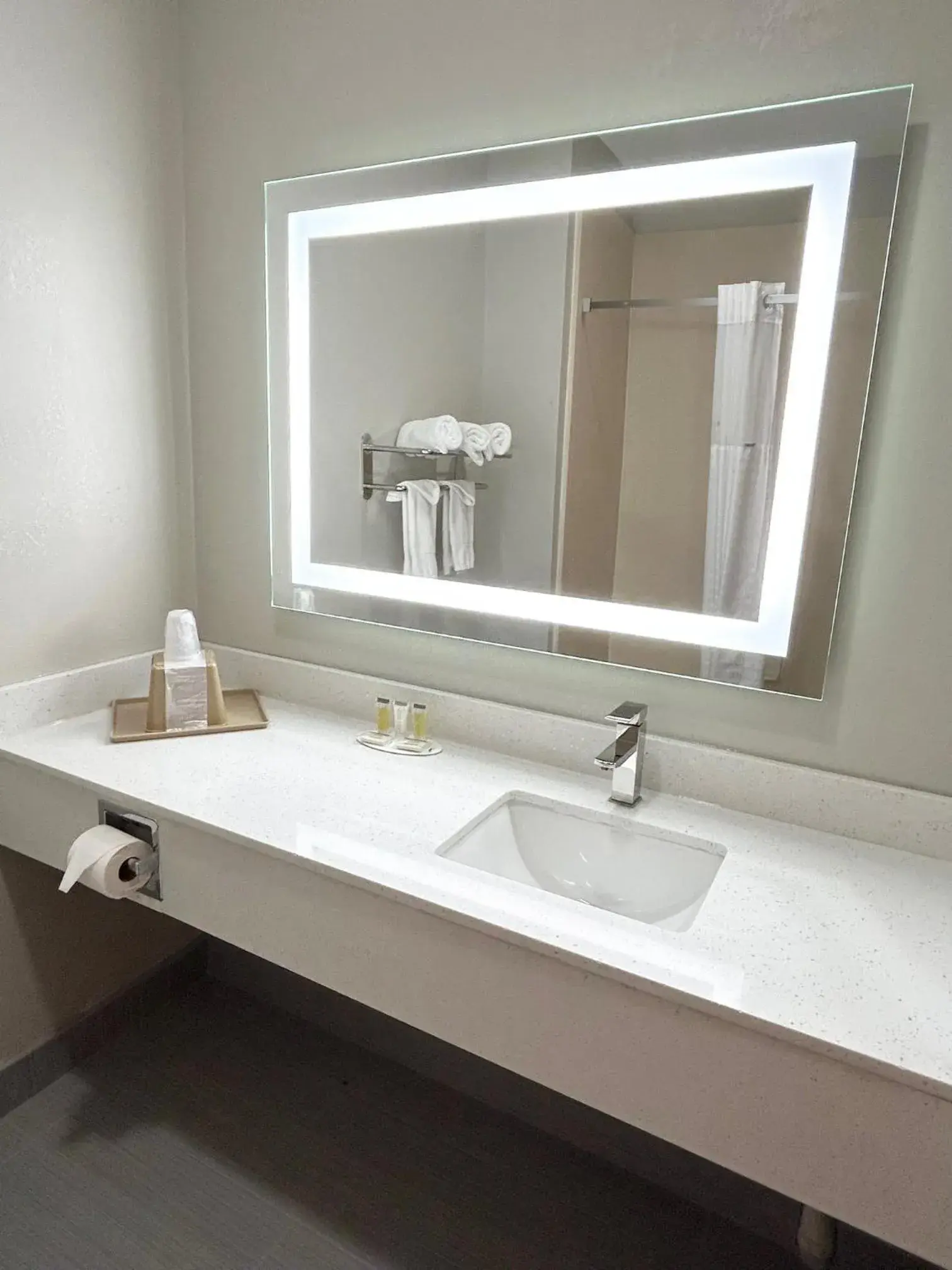 King Room - Disability Access - Smoking in Days Inn by Wyndham, Glen Allen - Richmond North King Room - Disability Access - Smoking in Days Inn by Wyndham, Glen Allen - Richmond North