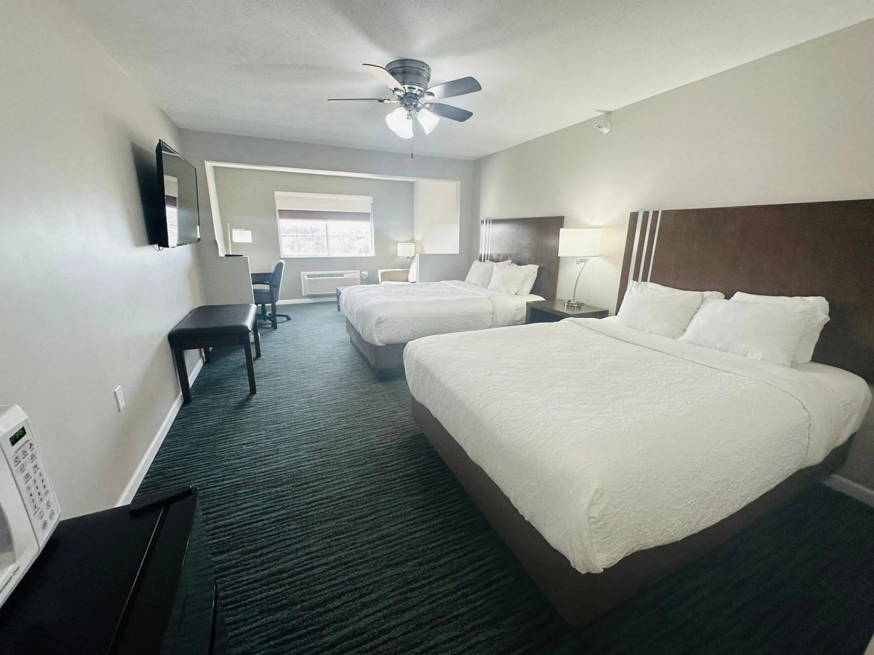 Photo of the whole room, Bed in BridgePointe Inn & Suites by BPhotels, Lincoln I-80 & 27th St