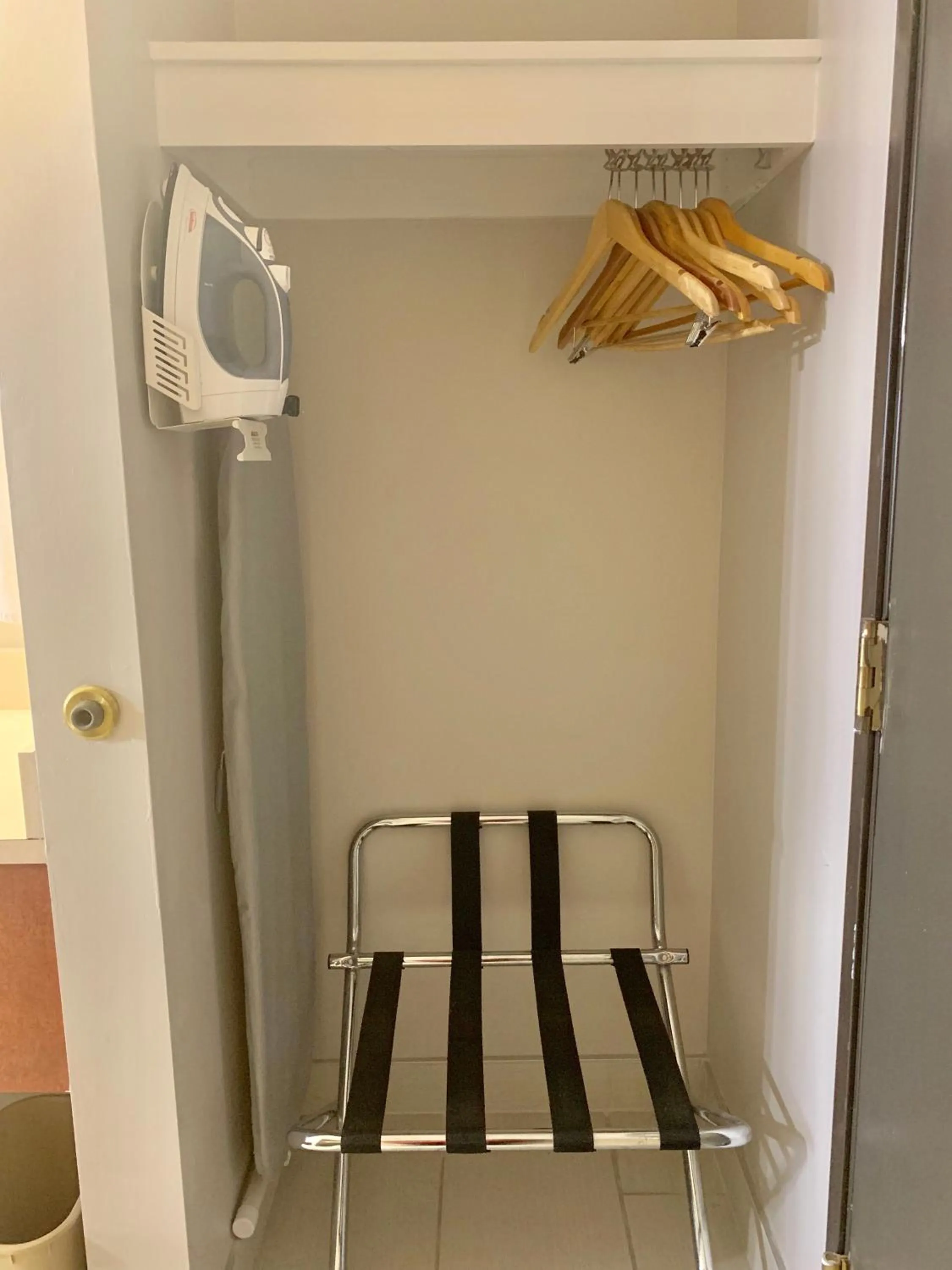 Area and facilities in BridgePointe Inn & Suites by BPhotels, Lincoln I-80 & 27th St