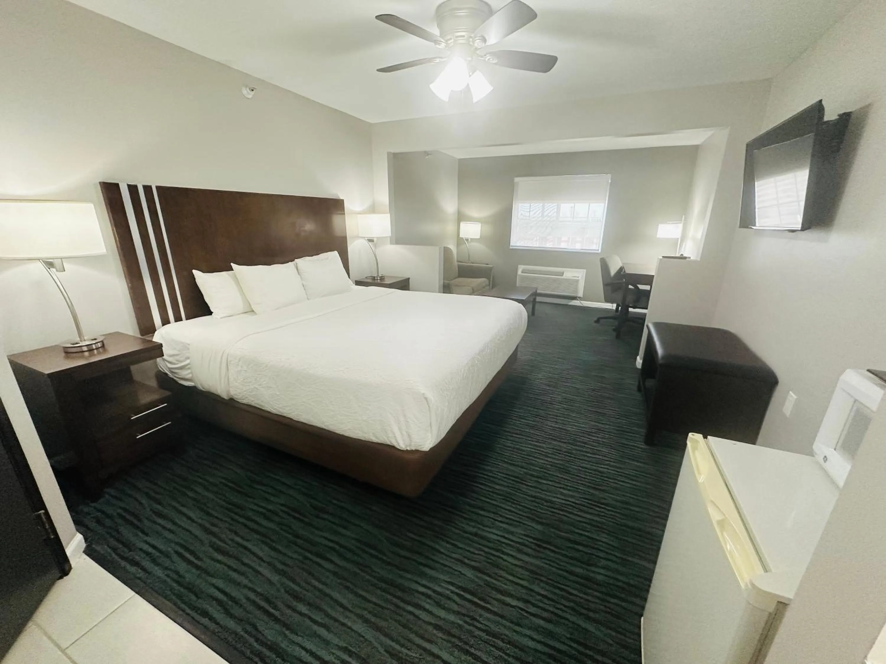 Photo of the whole room, Bed in BridgePointe Inn & Suites by BPhotels, Lincoln I-80 & 27th St