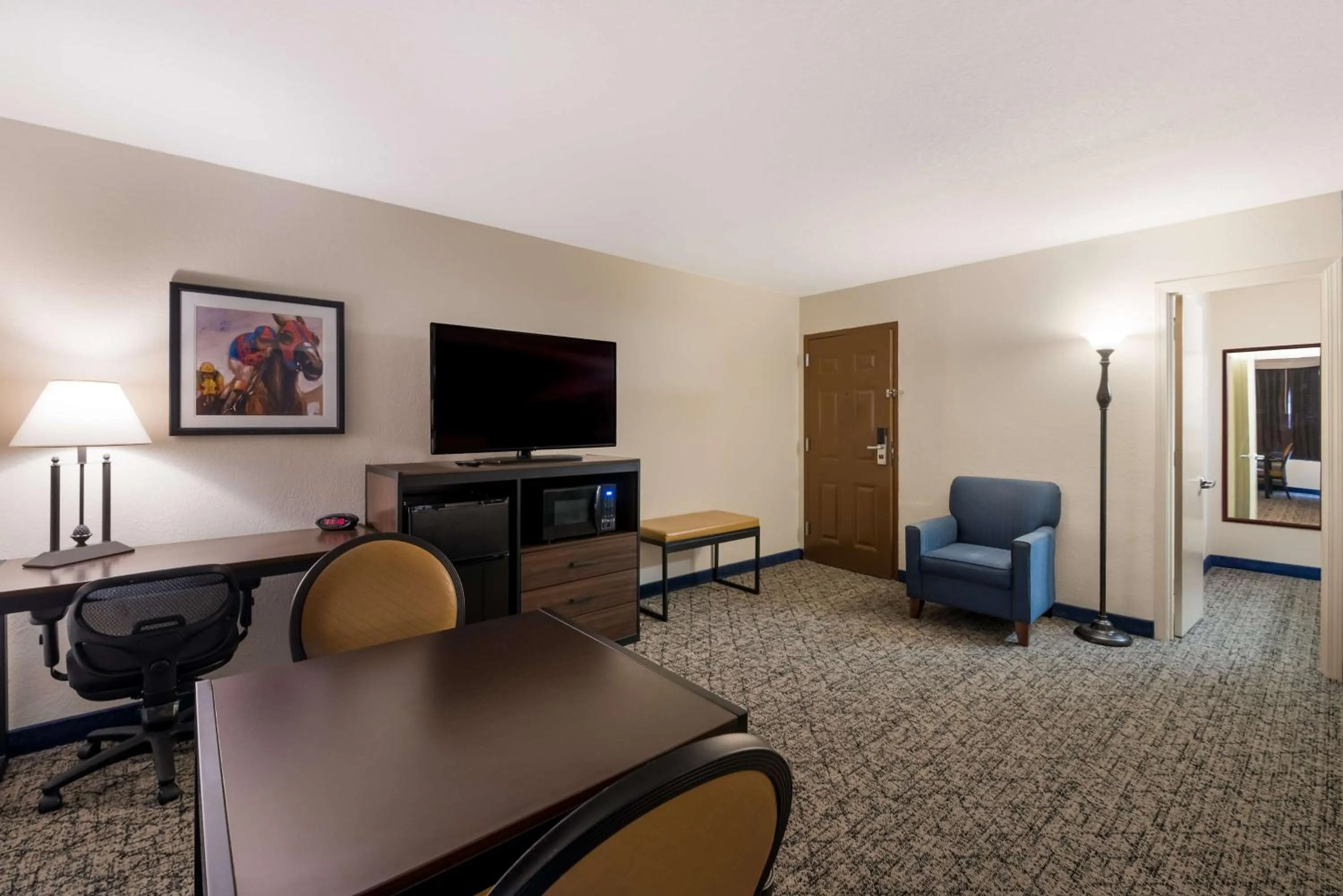 TV and multimedia in Best Western Winners Circle