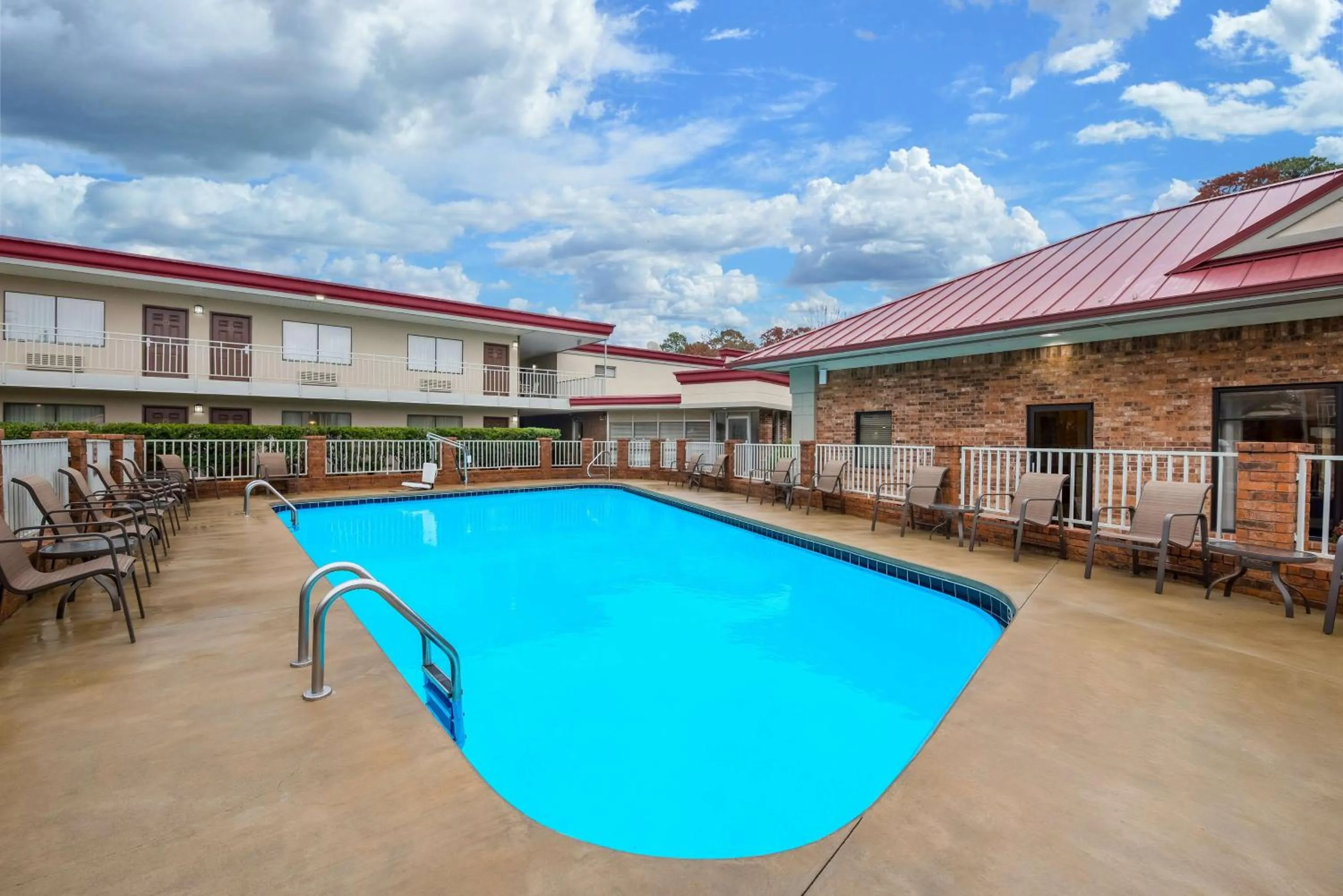 Pool view in Best Western Winners Circle