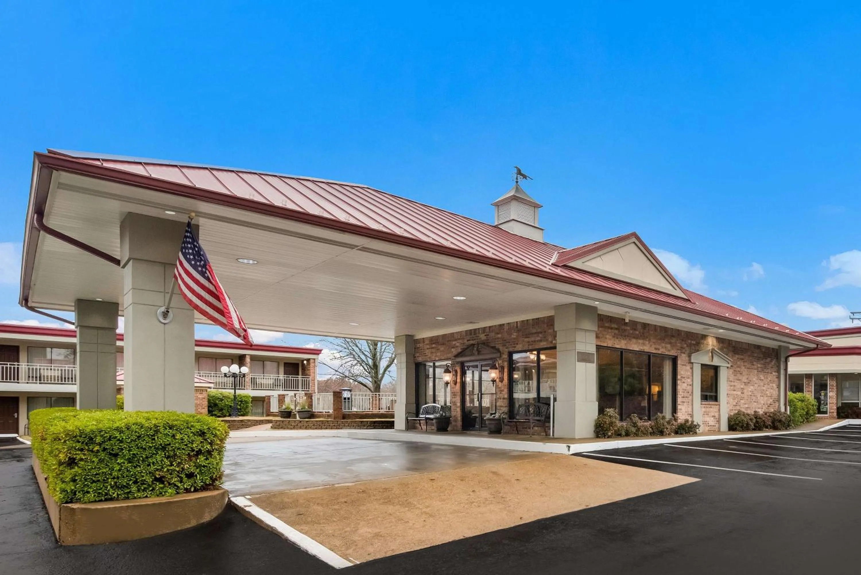 Property building in Best Western Winners Circle