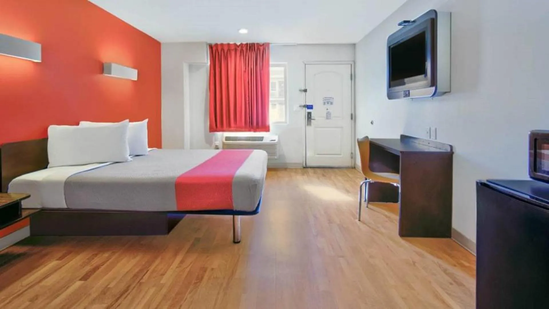 Bed in Motel 6 Victorville