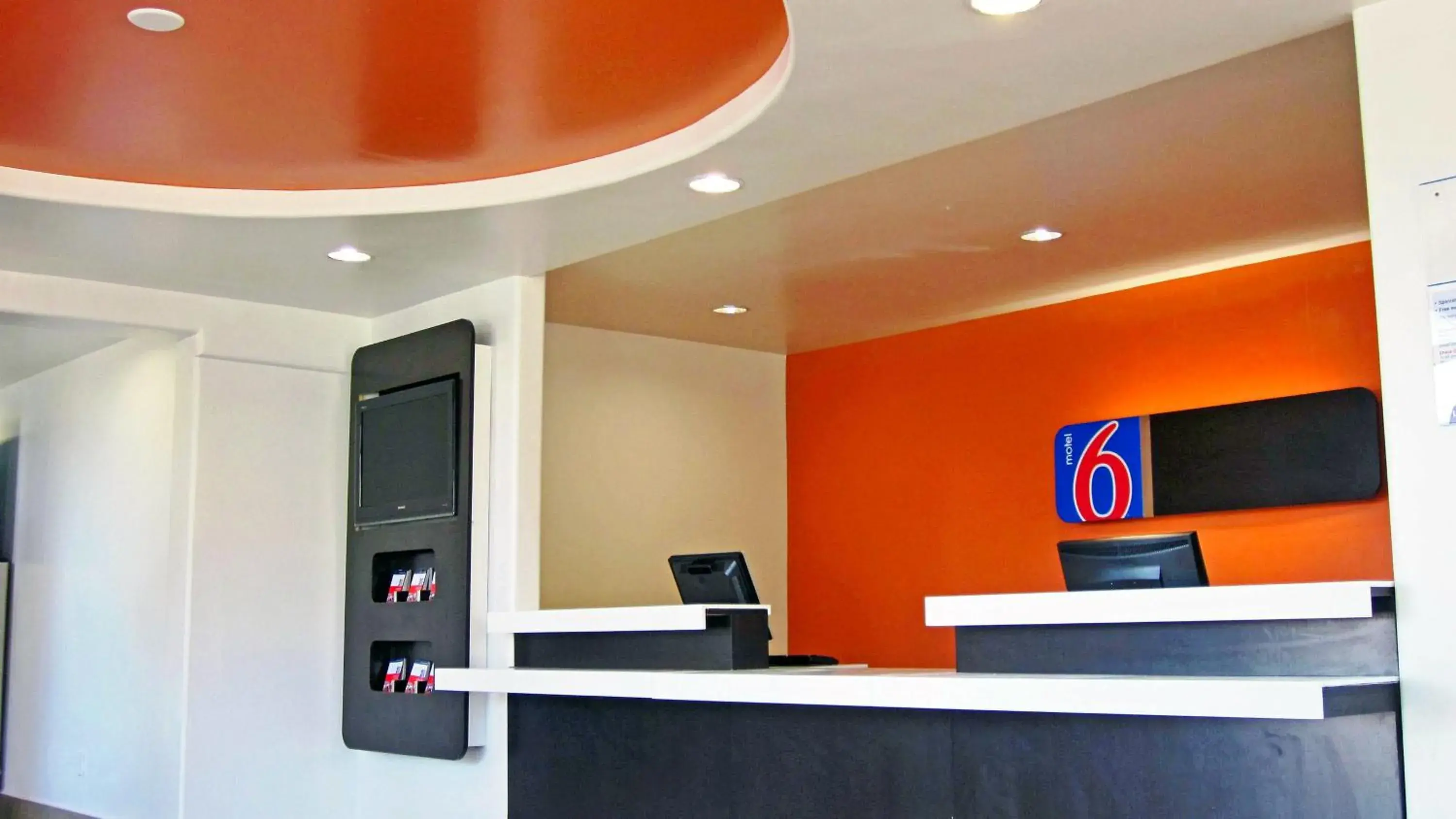 Lobby or reception, Lobby/Reception in Motel 6 Victorville