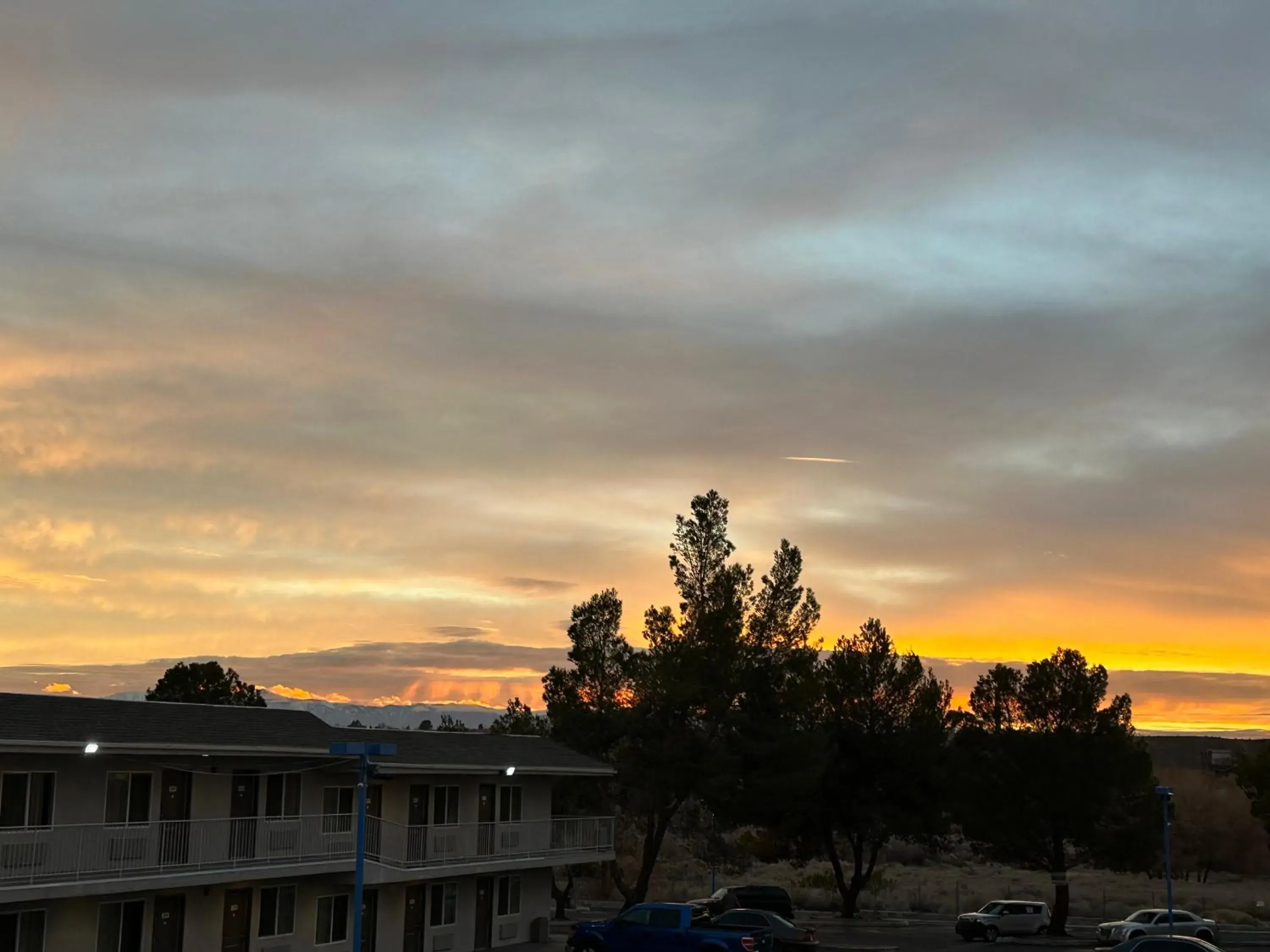 Natural landscape, Sunrise/Sunset in Motel 6 Victorville