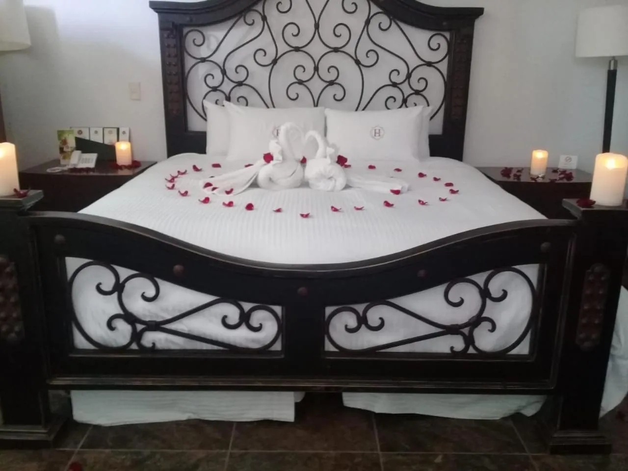 Decorative detail, Bed in Hacienda del Lago Boutique Hotel