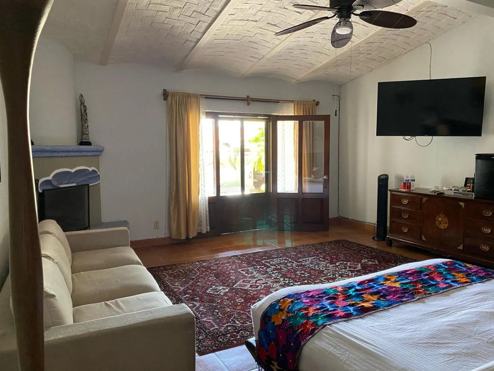 Photo of the whole room, Bed in Hacienda del Lago Boutique Hotel