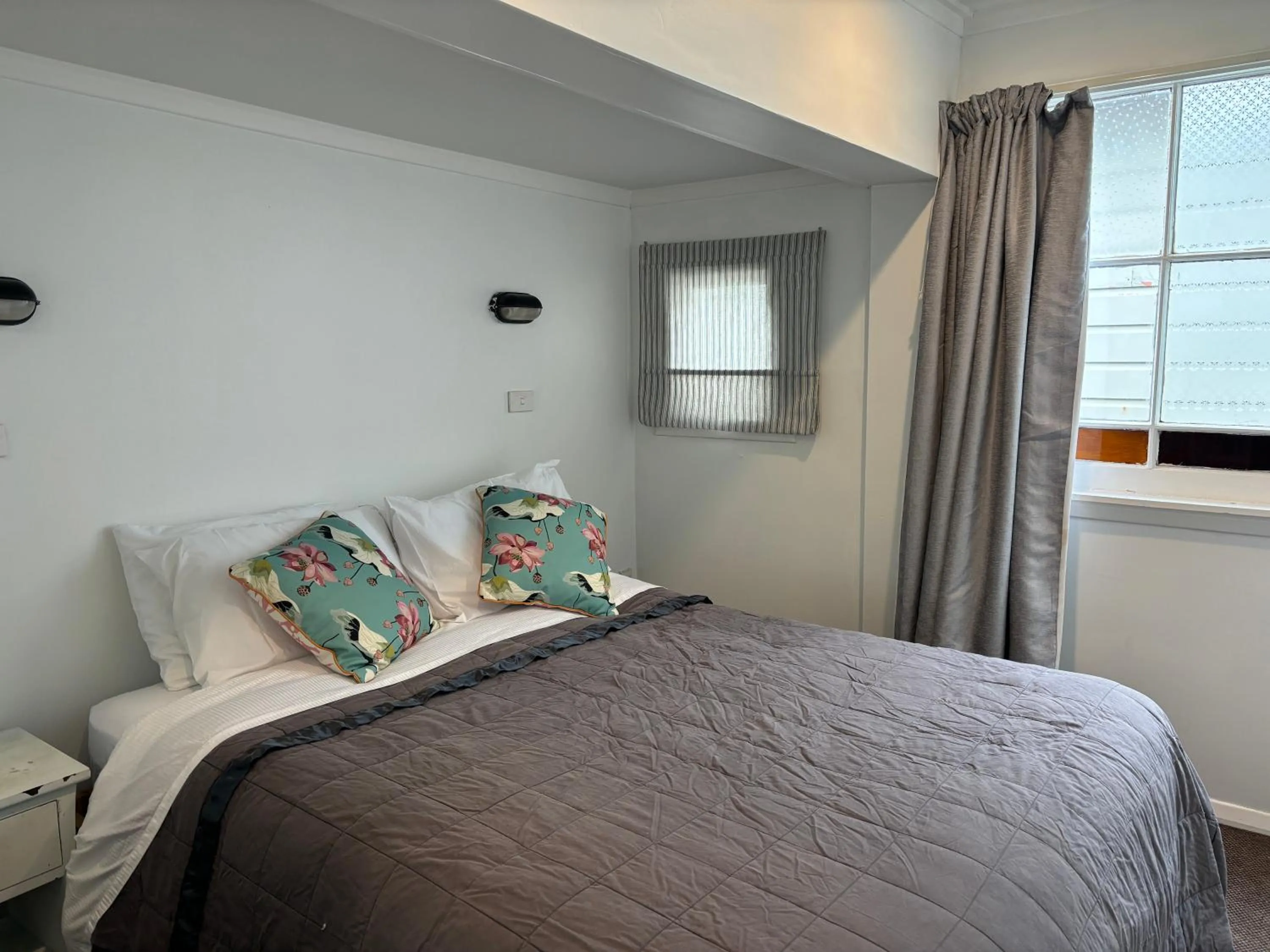 Photo of the whole room, Bed in Worldwide Backpackers