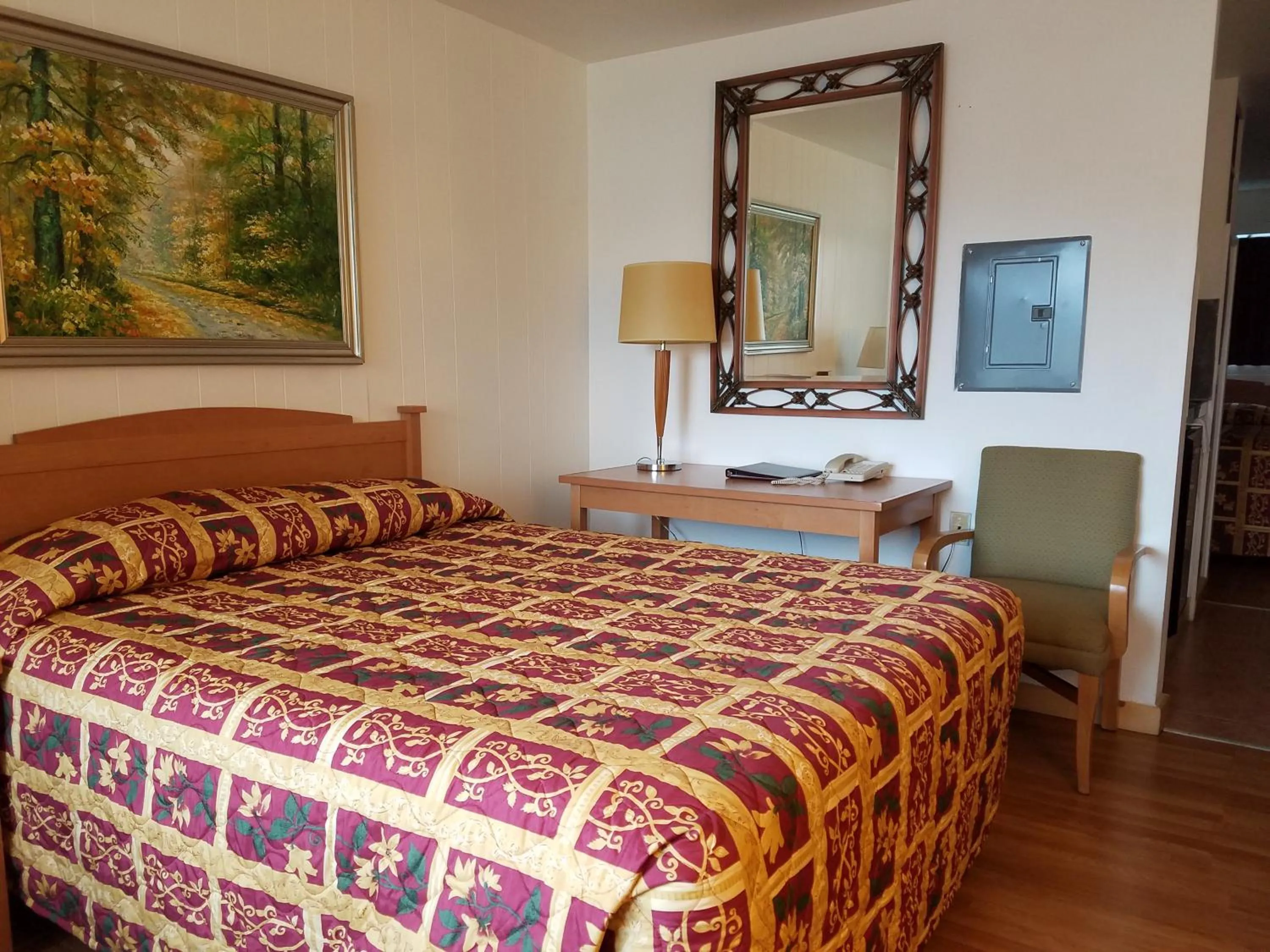 Living room, Bed in San Juan Motel