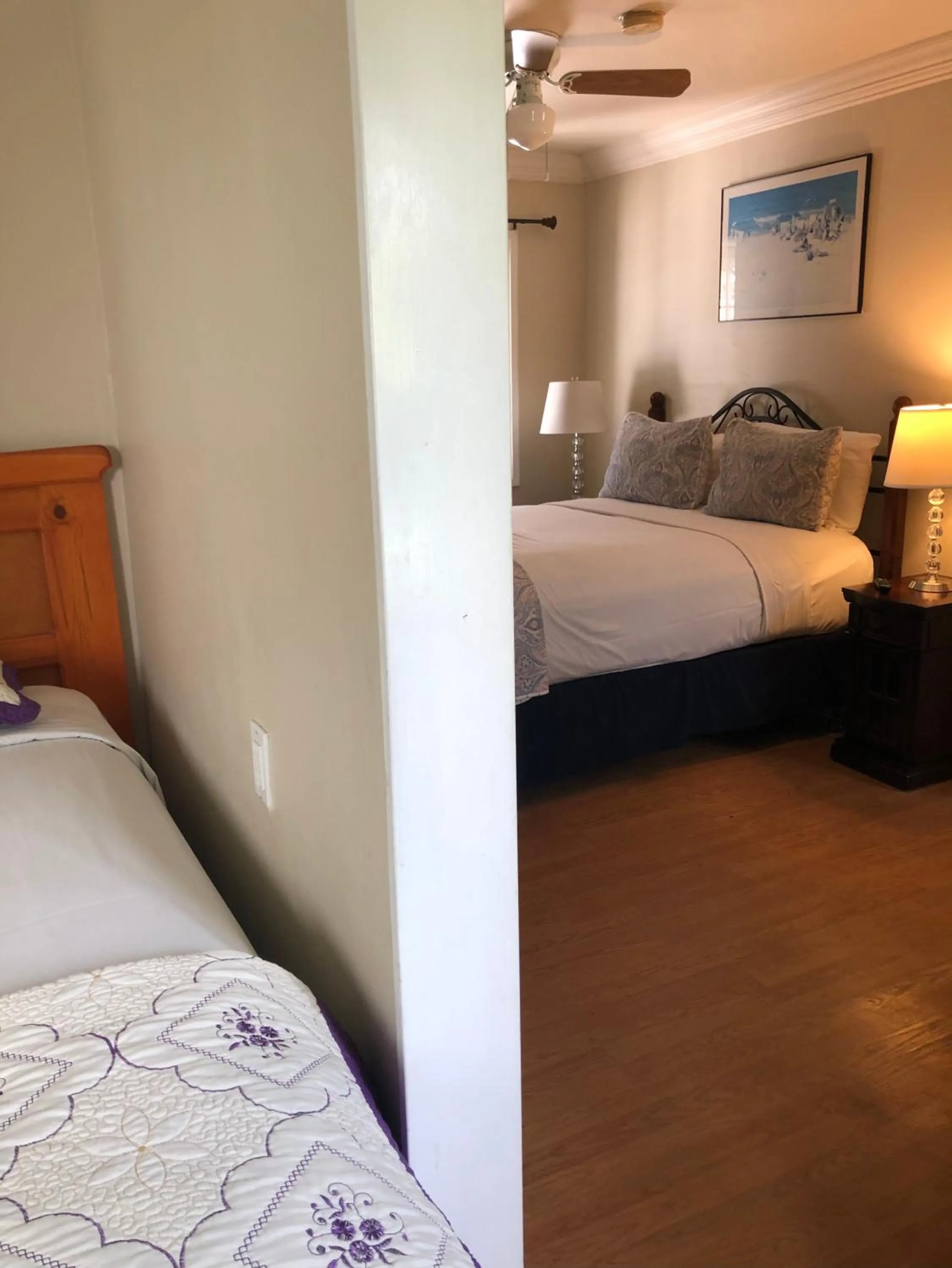 Bed in Rest Haven Motel