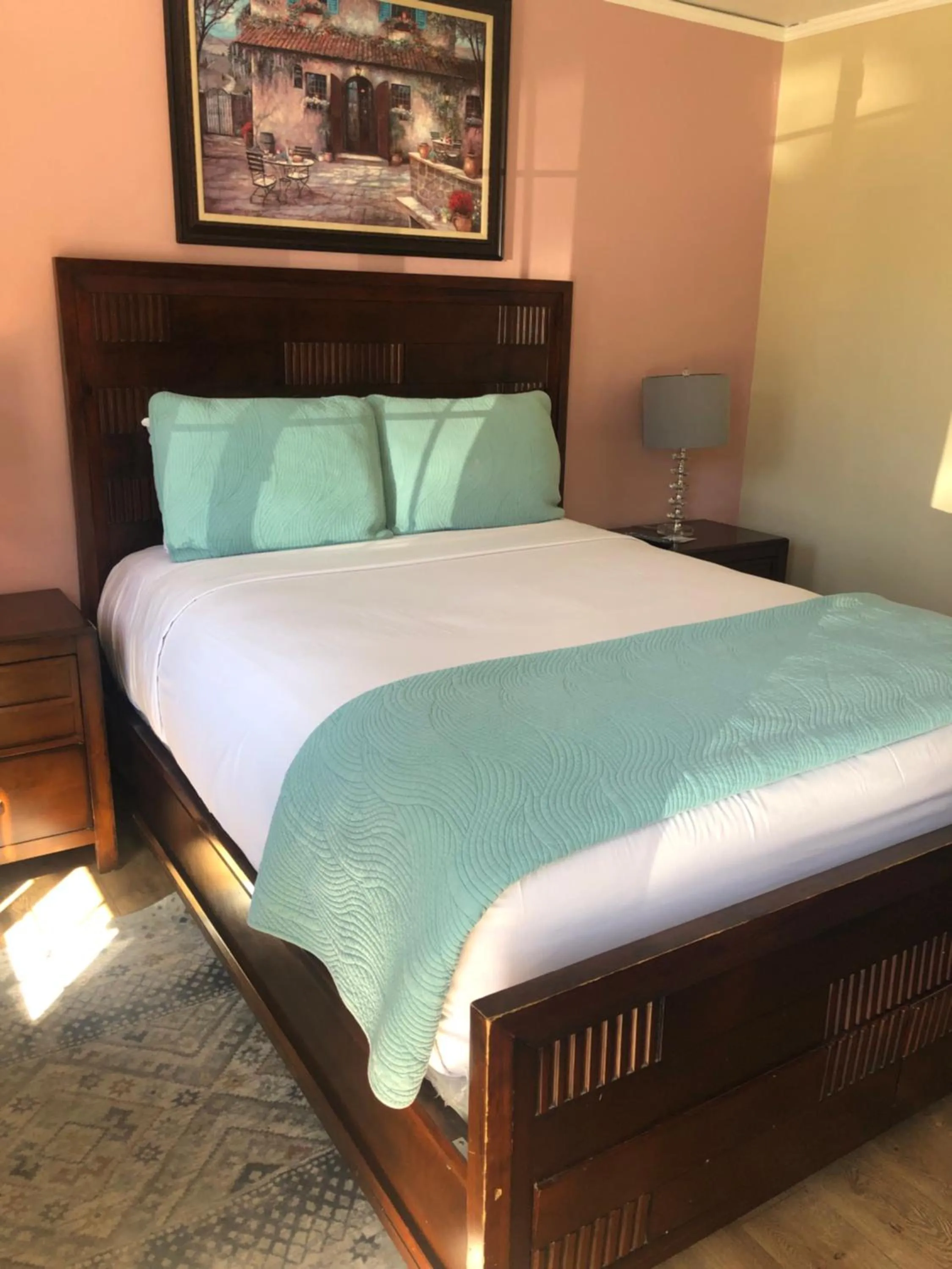 Bed in Rest Haven Motel