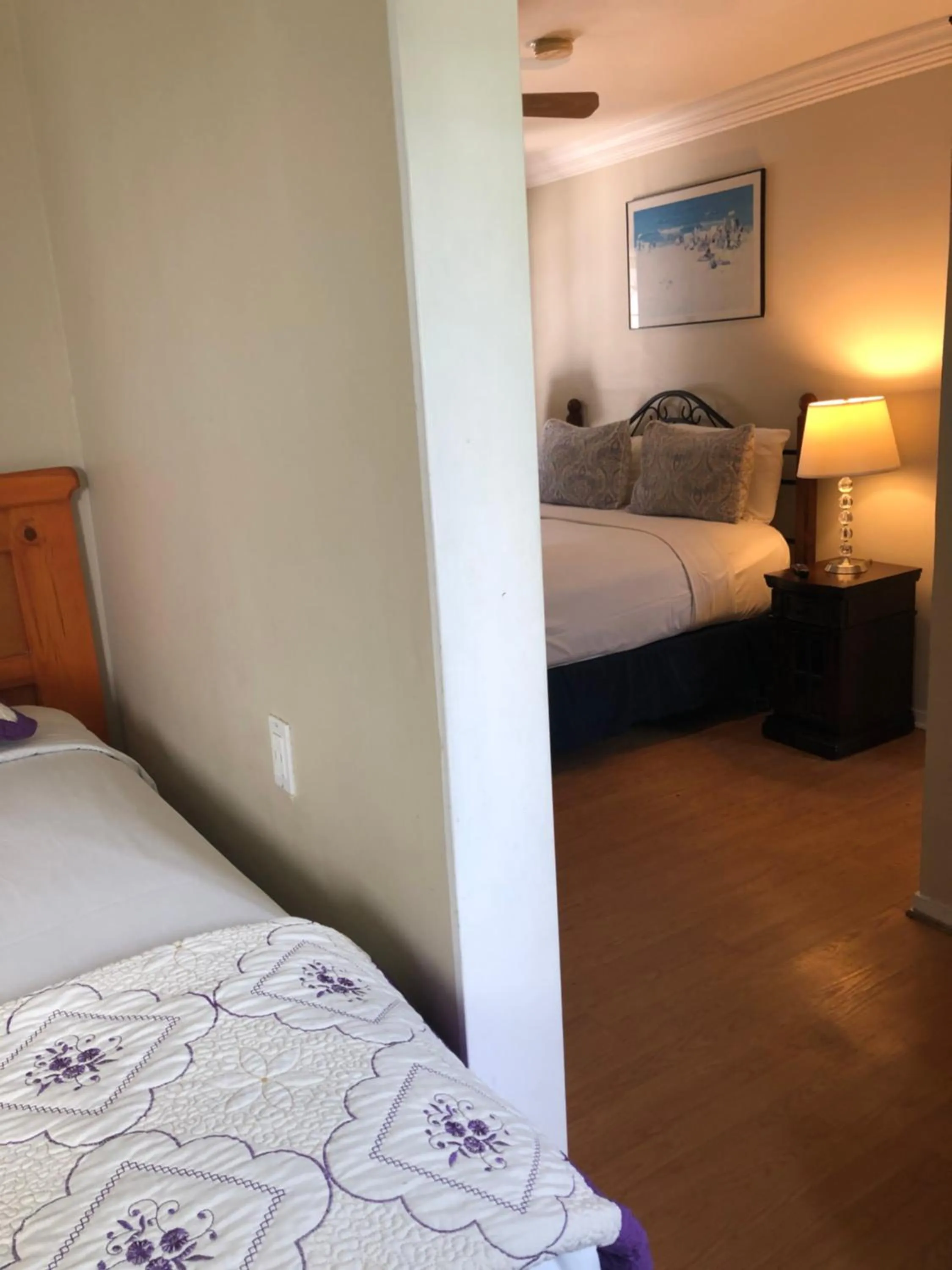 Bed in Rest Haven Motel