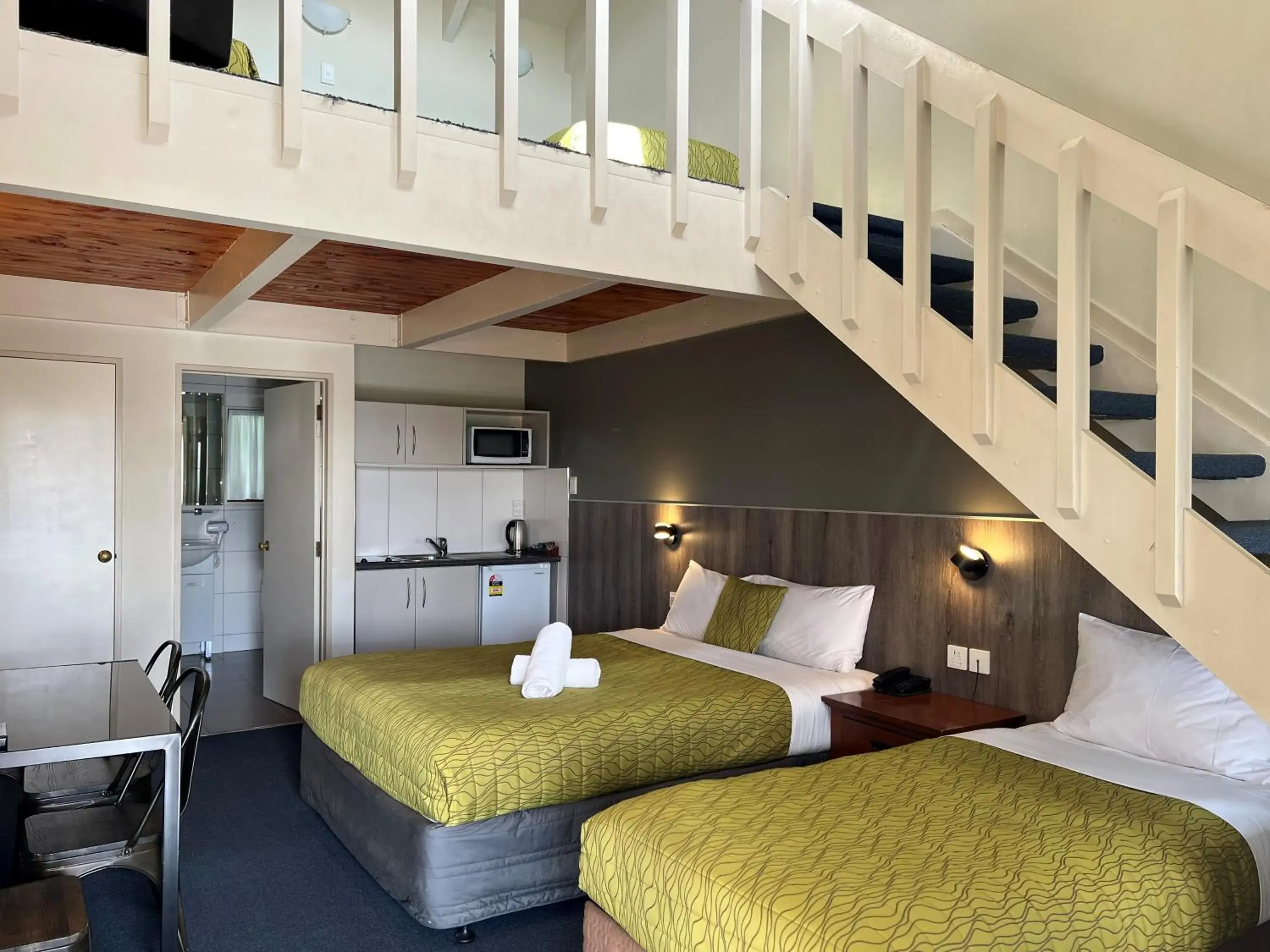 Bed in Airport Manor Inn Bed in Airport Manor Inn