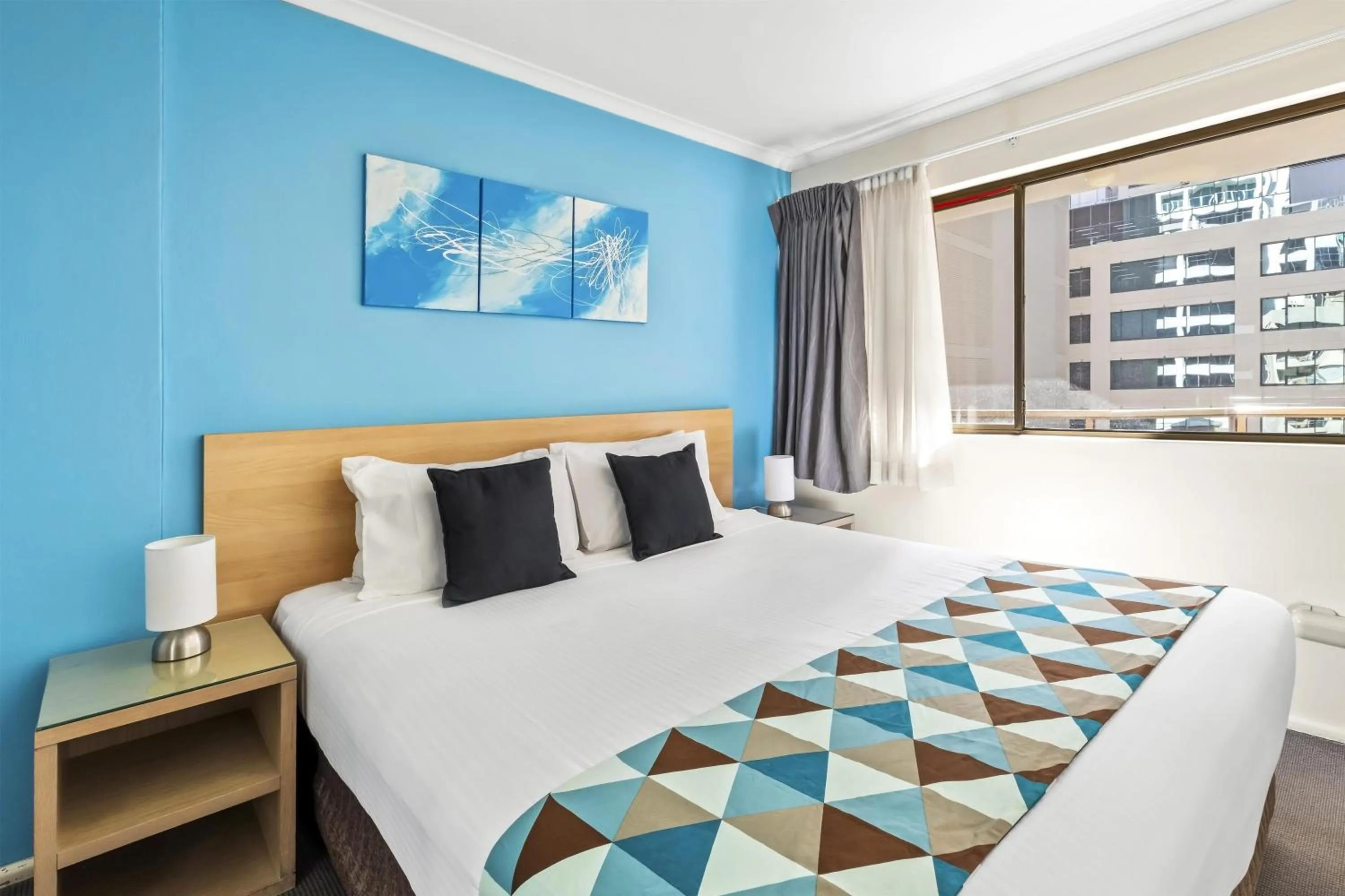 Bed in Metro Apartments on King