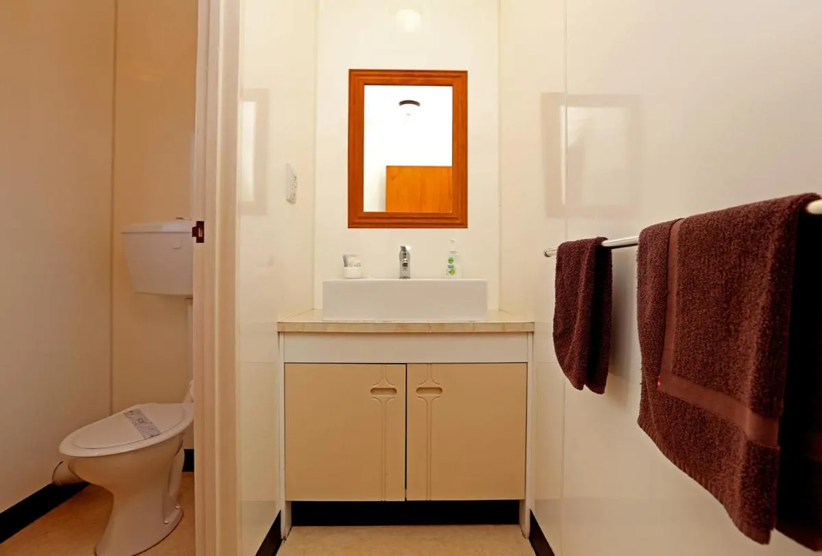 Shower in Waiuku Lodge Motel