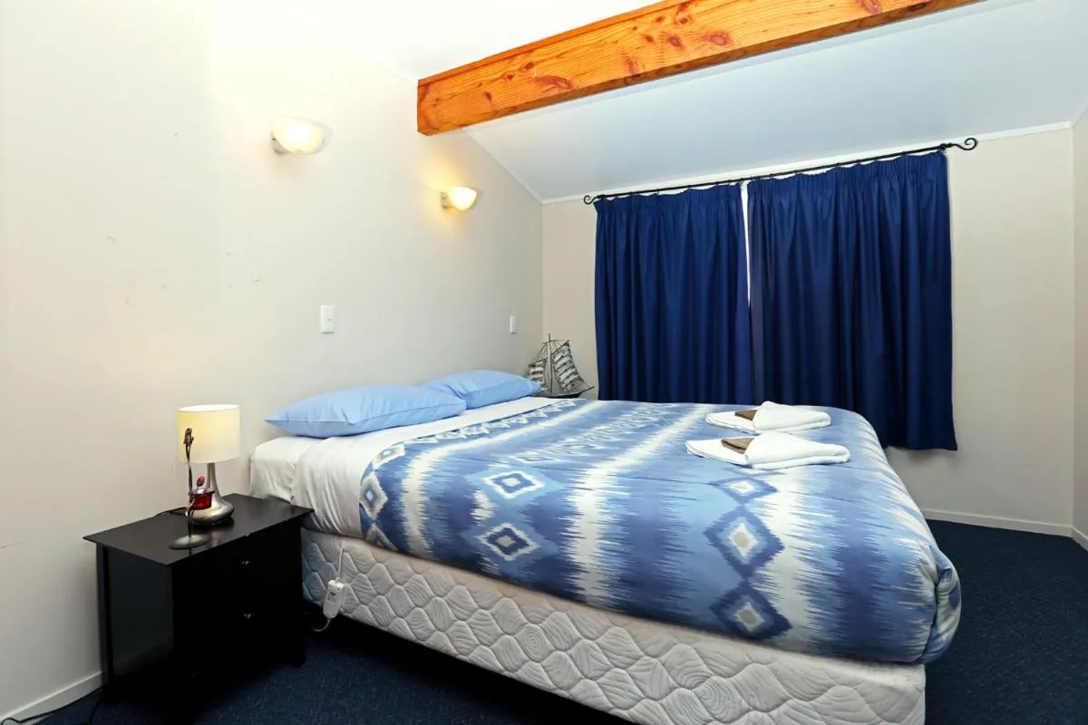 Photo of the whole room, Bed in Waiuku Lodge Motel