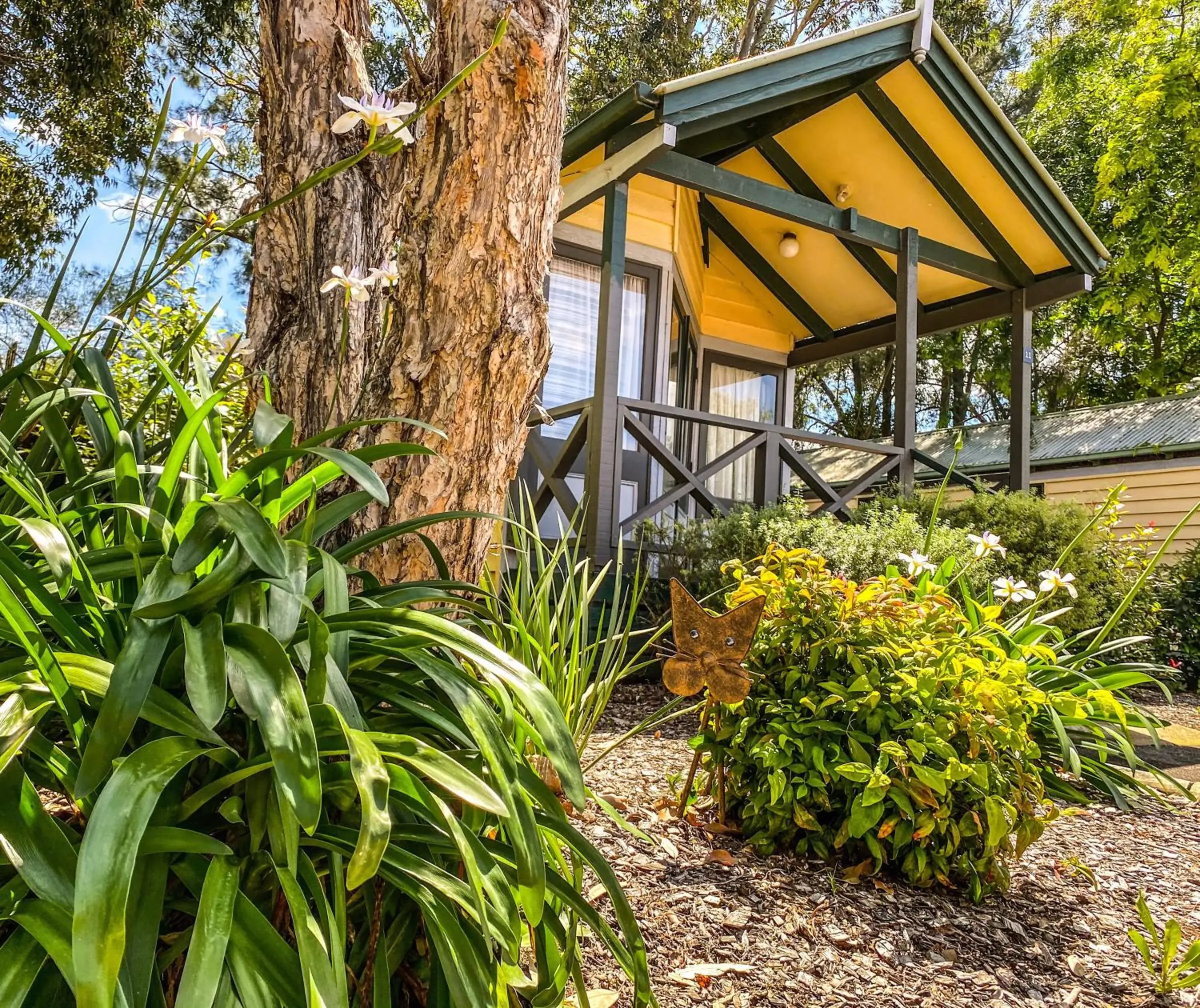 Original Queen Cabin in Nepean Shores by Gateway Lifestyle Holiday Parks Original Queen Cabin in Nepean Shores by Gateway Lifestyle Holiday Parks