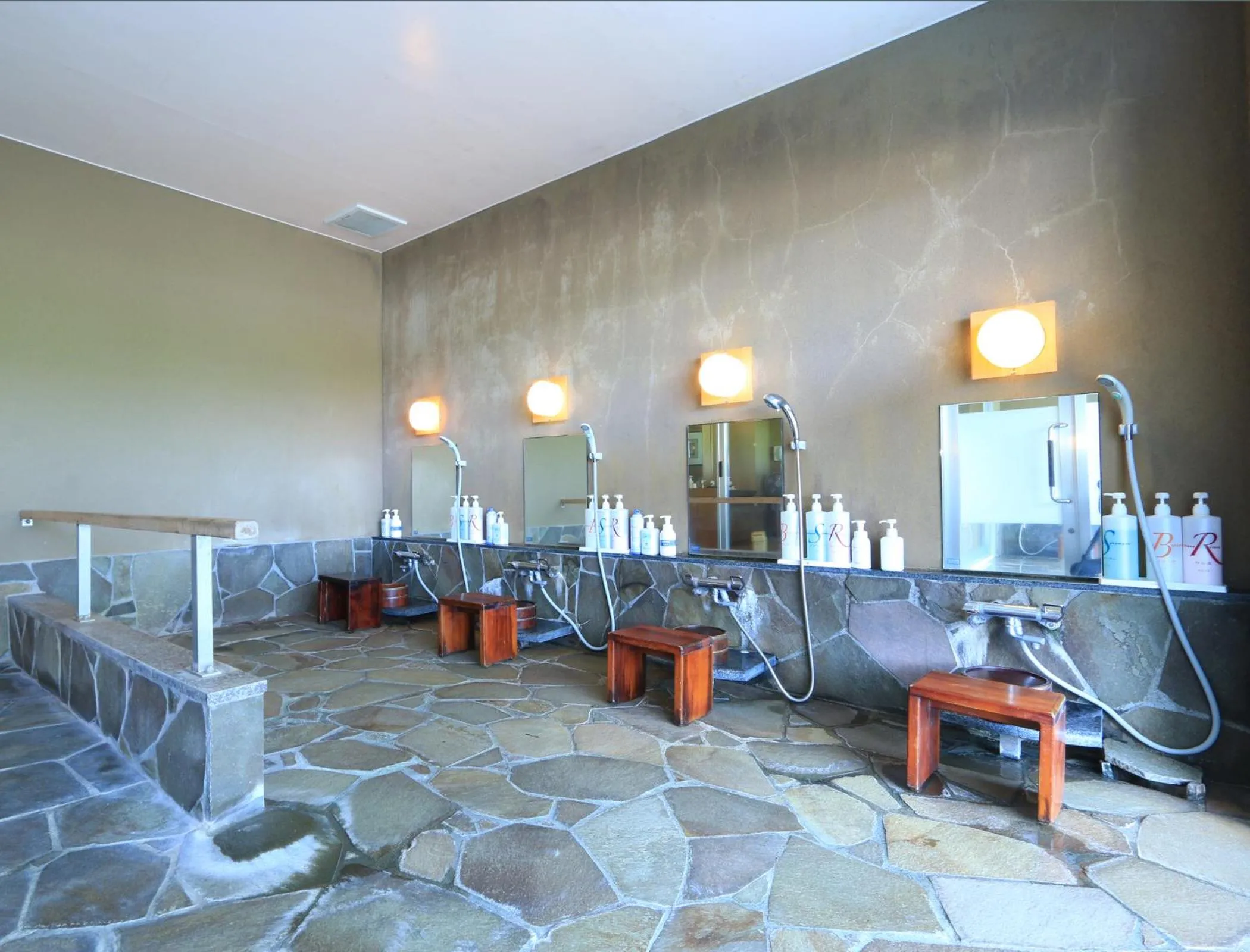 Hot Spring Bath in Kameya Ean