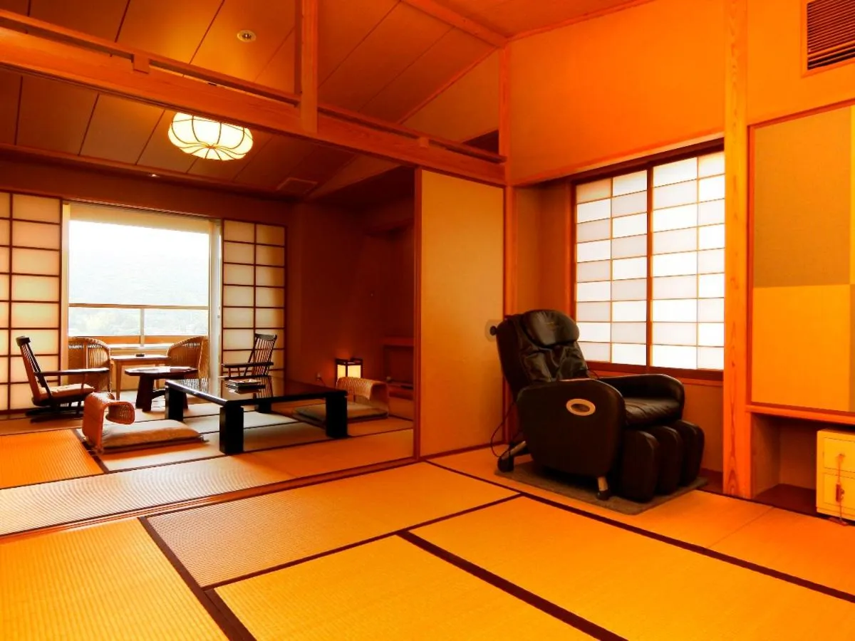 Photo of the whole room in Kameya Ean