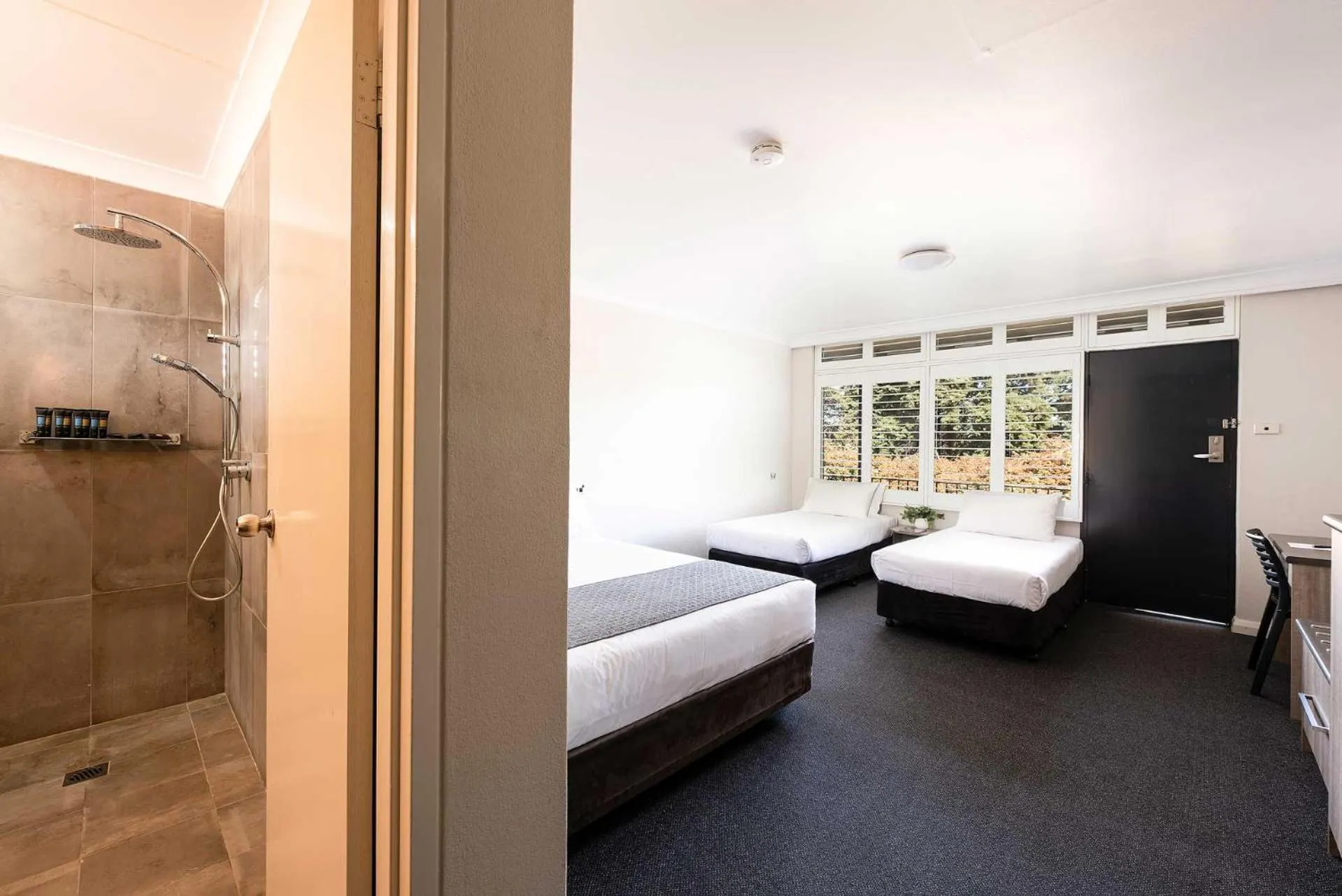 Bathroom, Bed in Panorama Bathurst