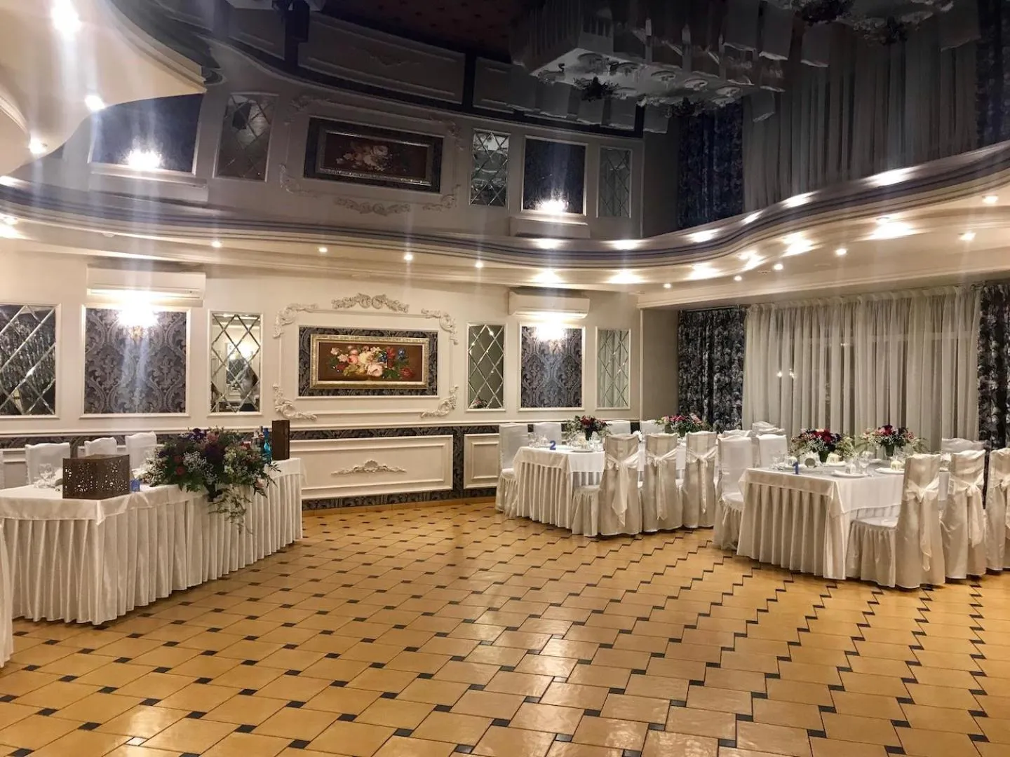 Restaurant/places to eat in Inn on Zhytomyrska