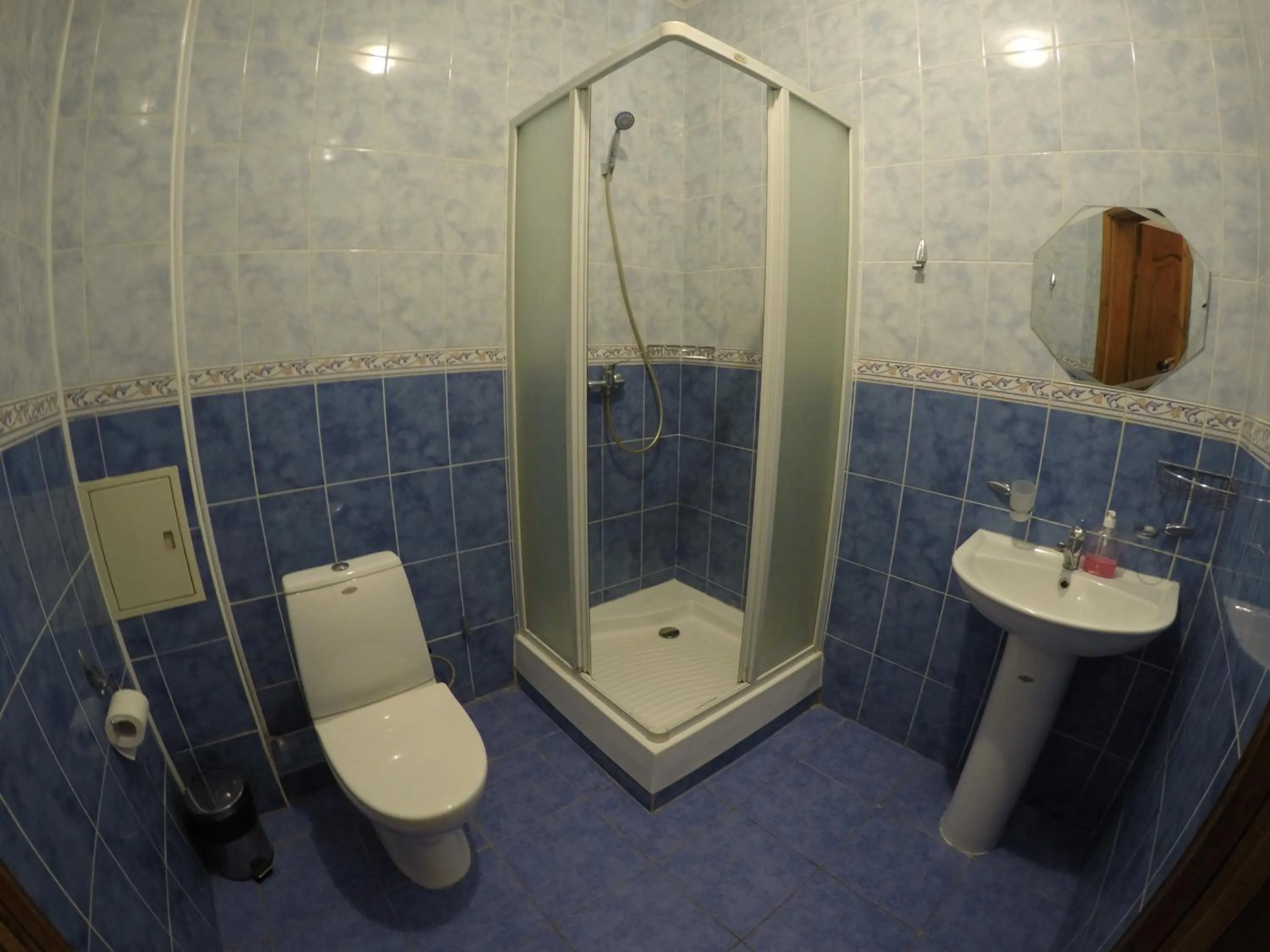 Shower in Inn on Zhytomyrska