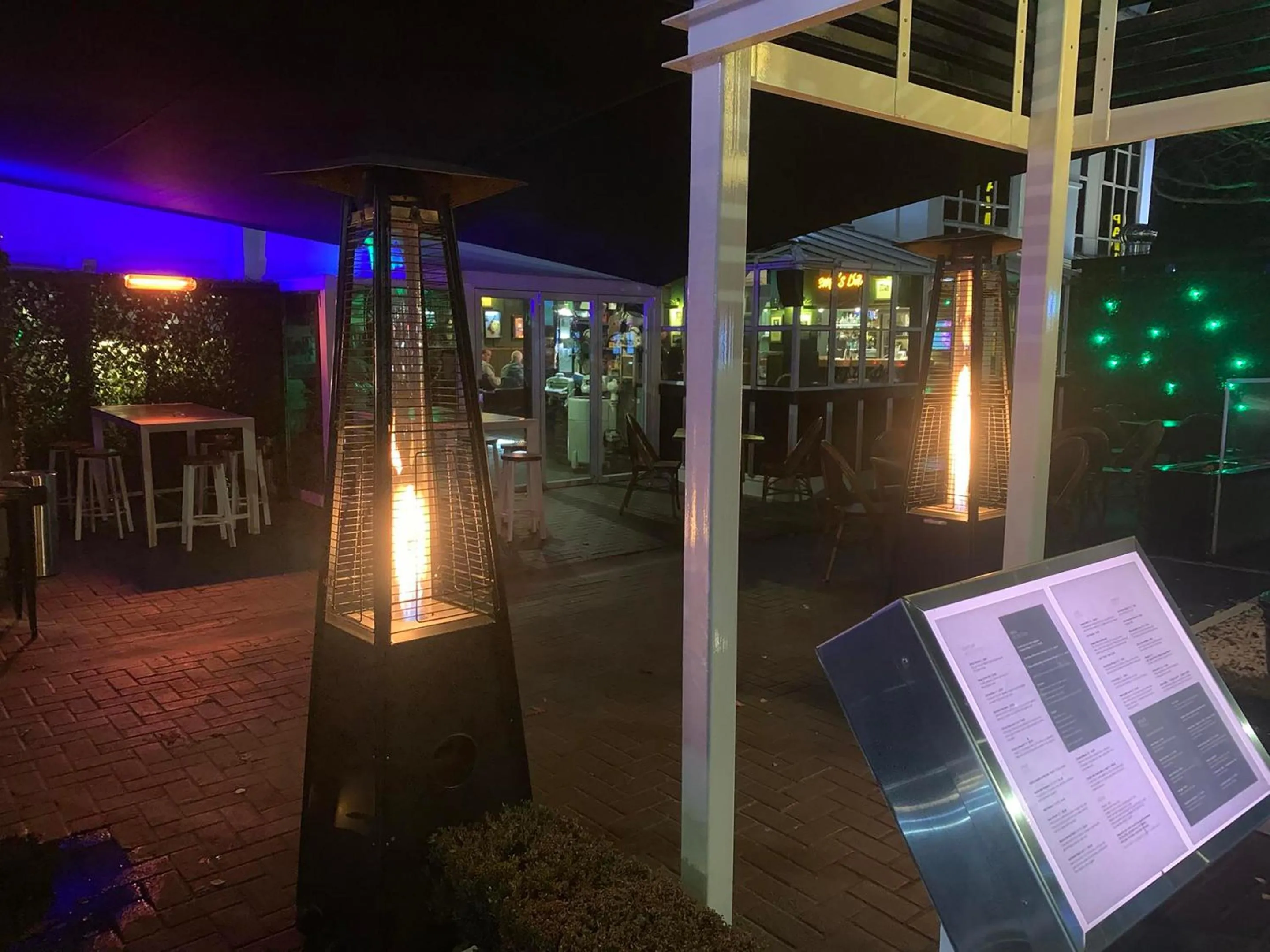 Restaurant/places to eat in Pavilions Hotel