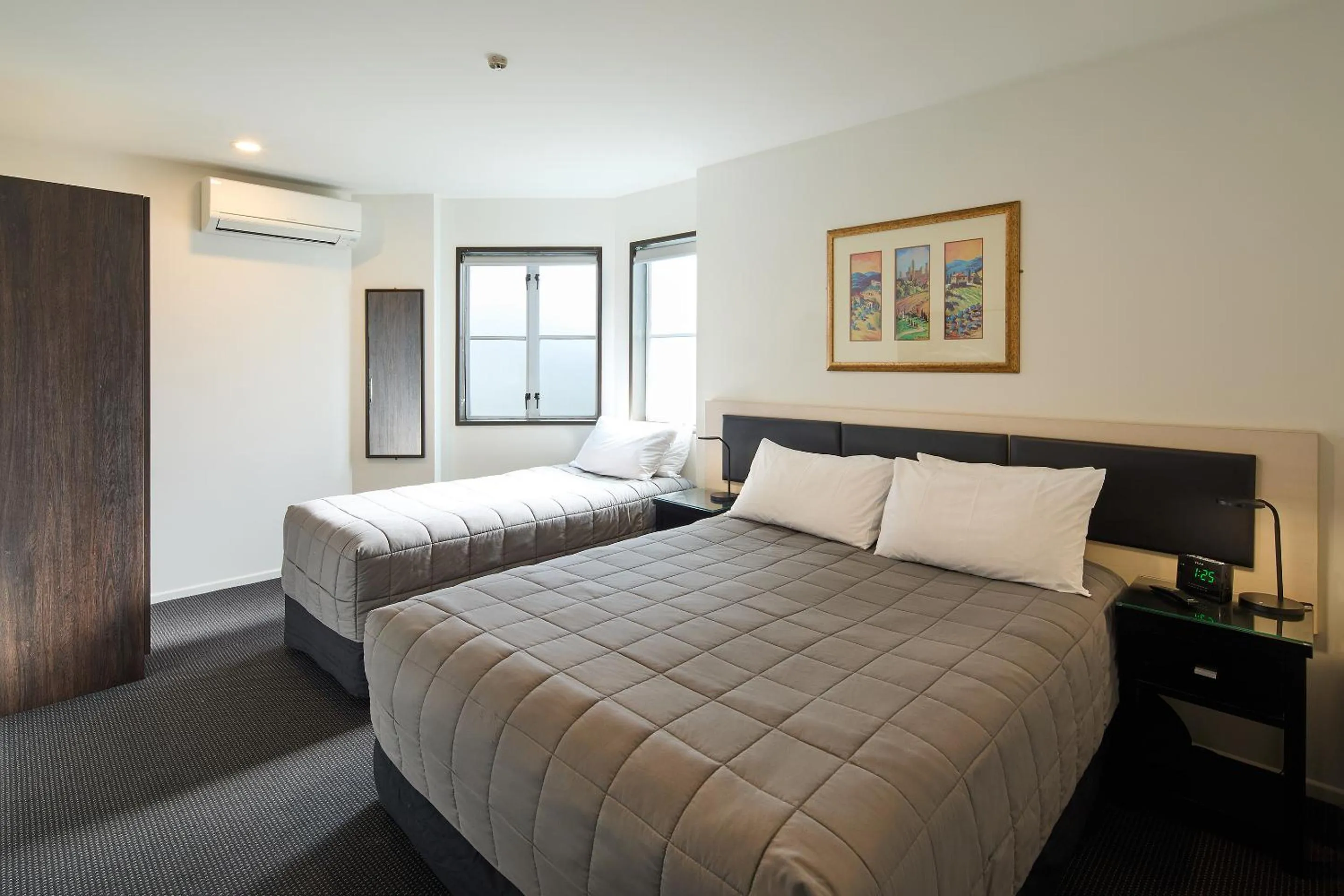 Bedroom, Bed in Pavilions Hotel