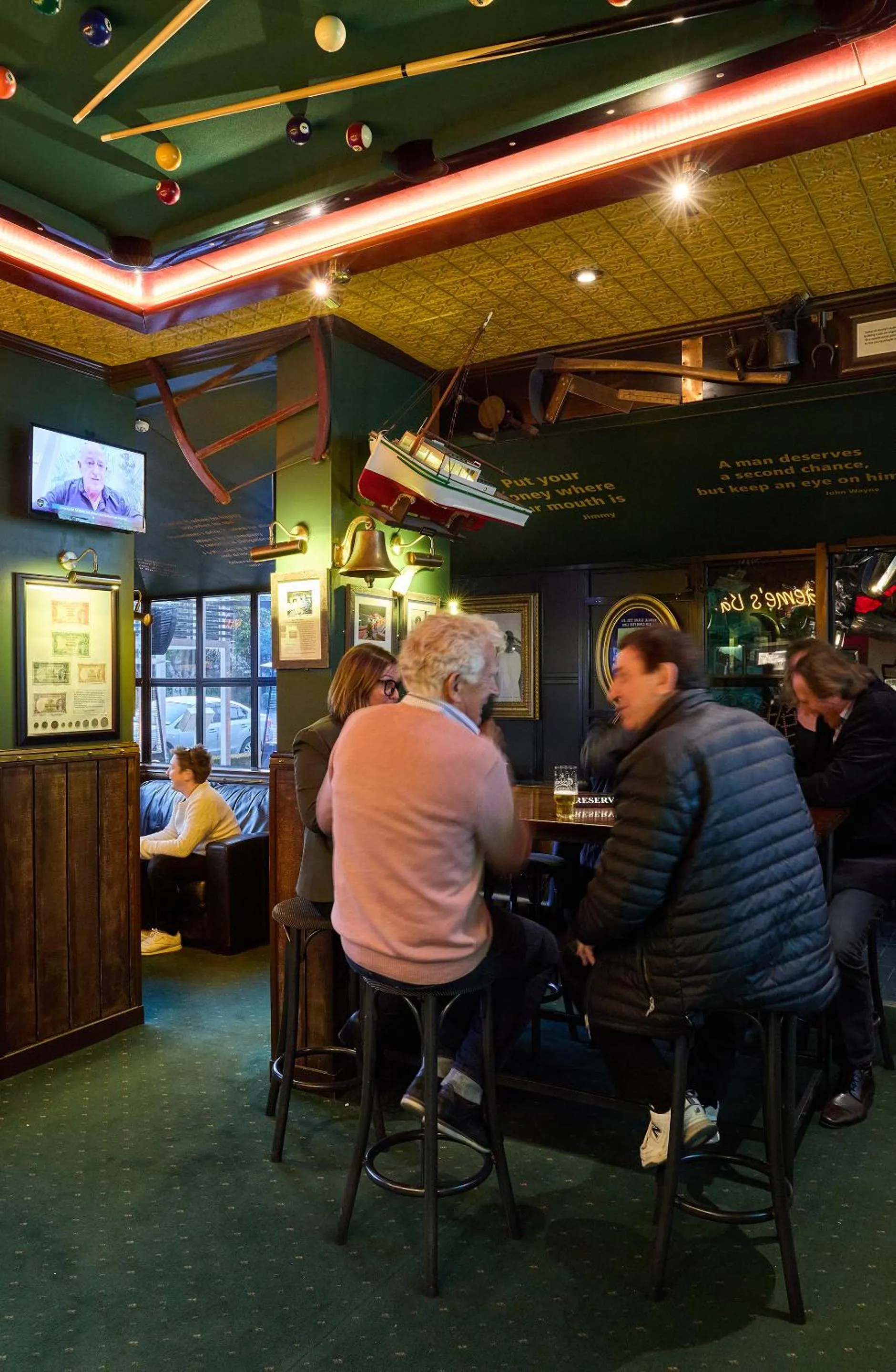 Restaurant/places to eat in Pavilions Hotel