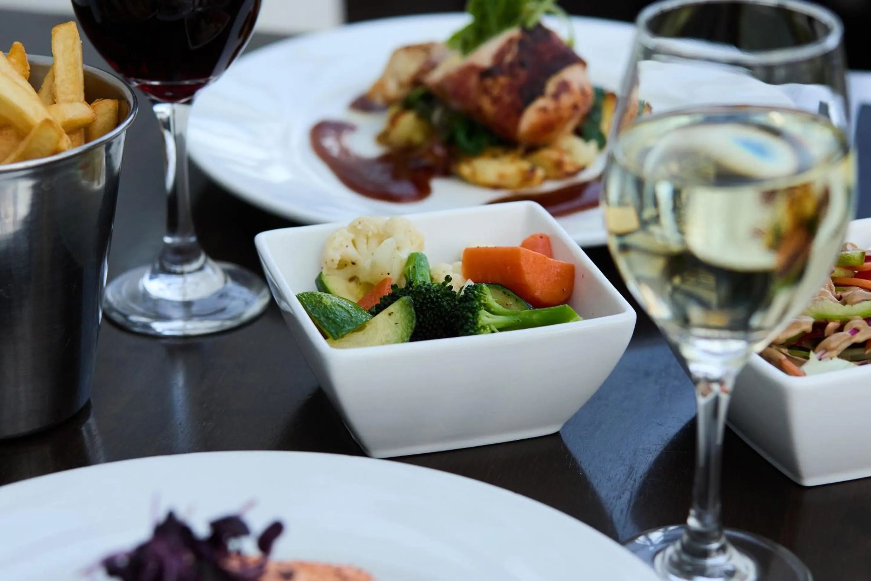 Restaurant/places to eat in Pavilions Hotel