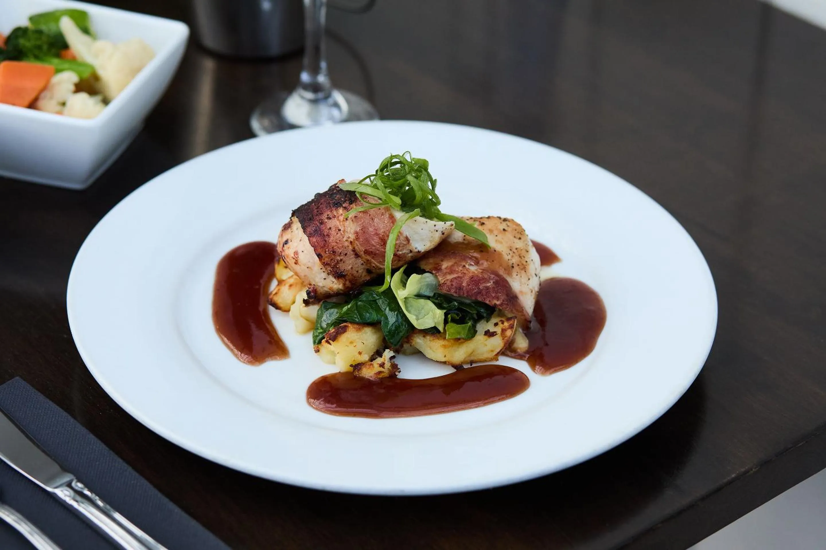 Food and drinks in Pavilions Hotel