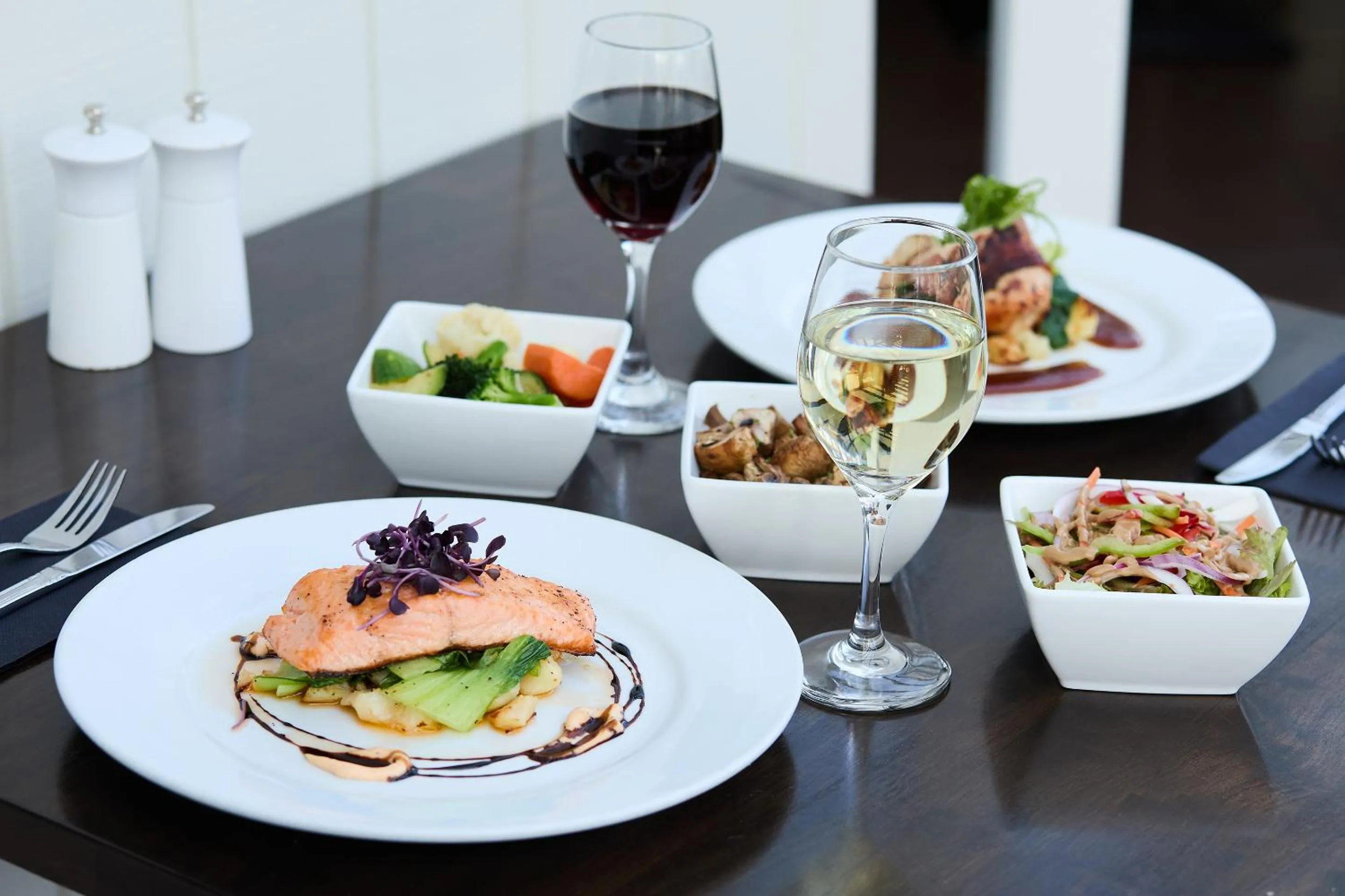 Food and drinks in Pavilions Hotel