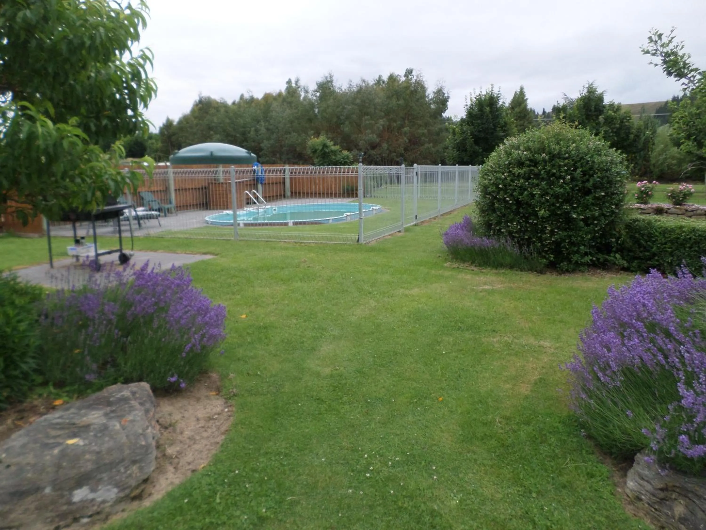 Garden in Central Chalets Ltd