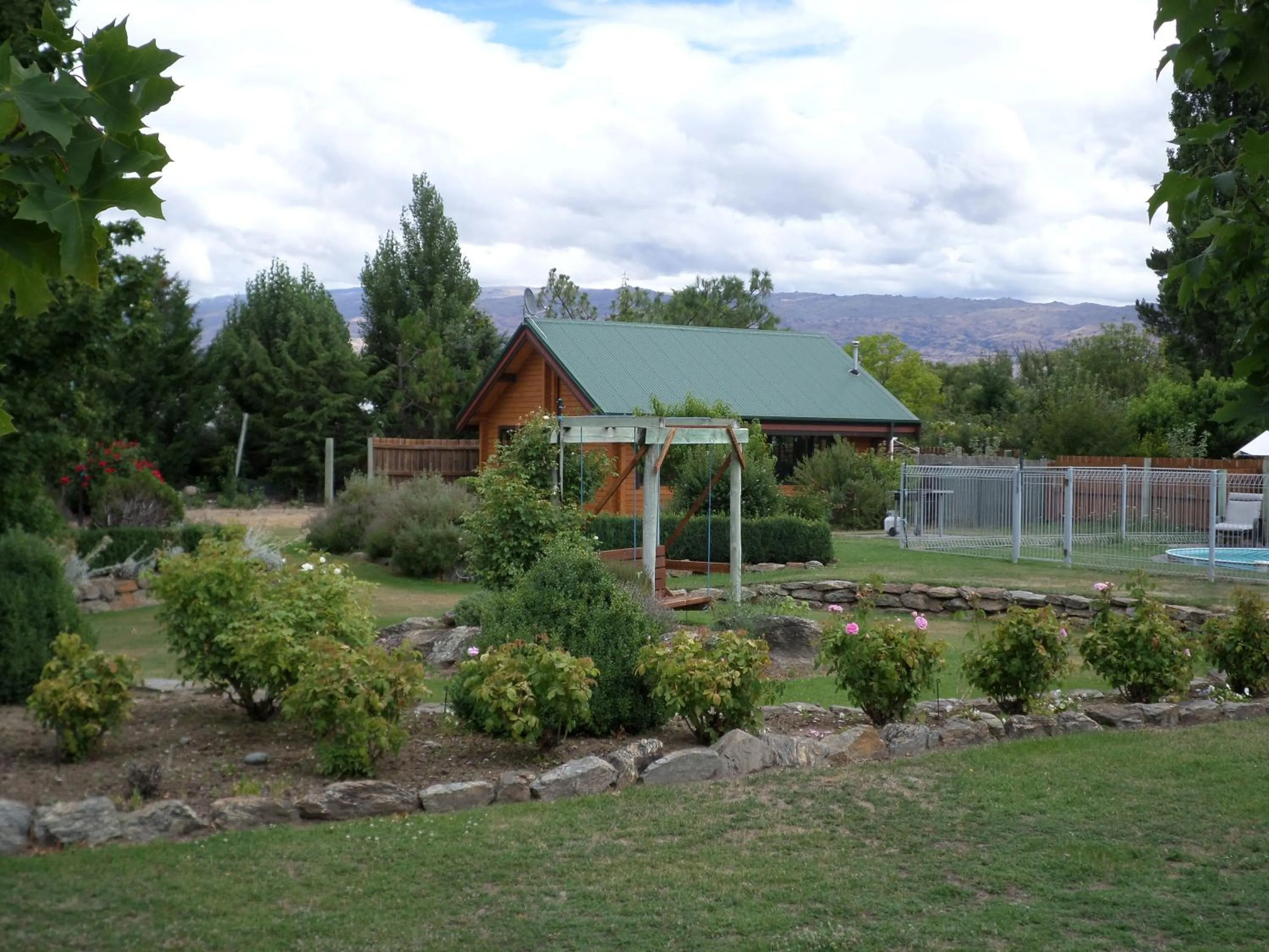 Garden view in Central Chalets Ltd