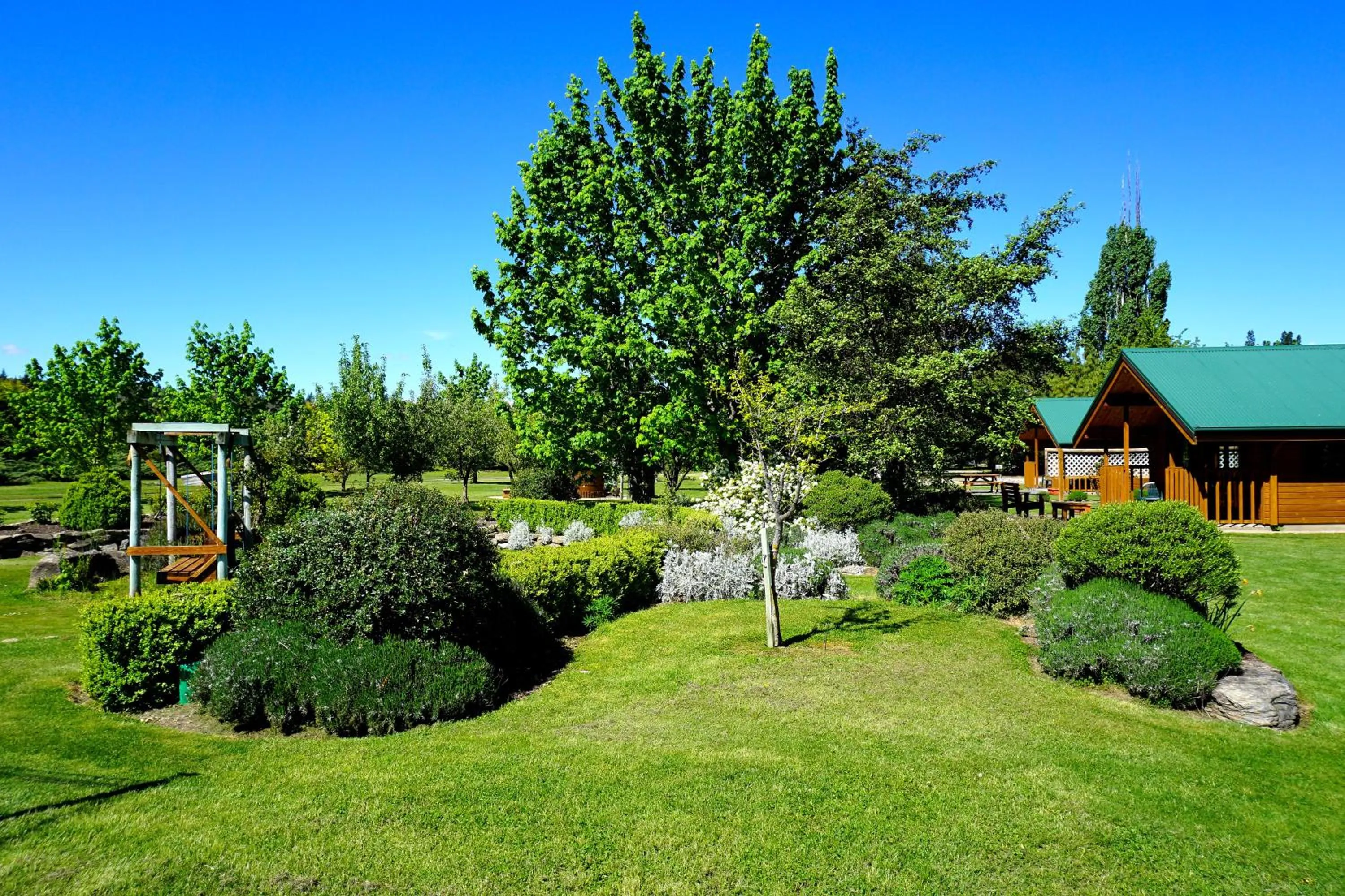 Garden in Central Chalets Ltd