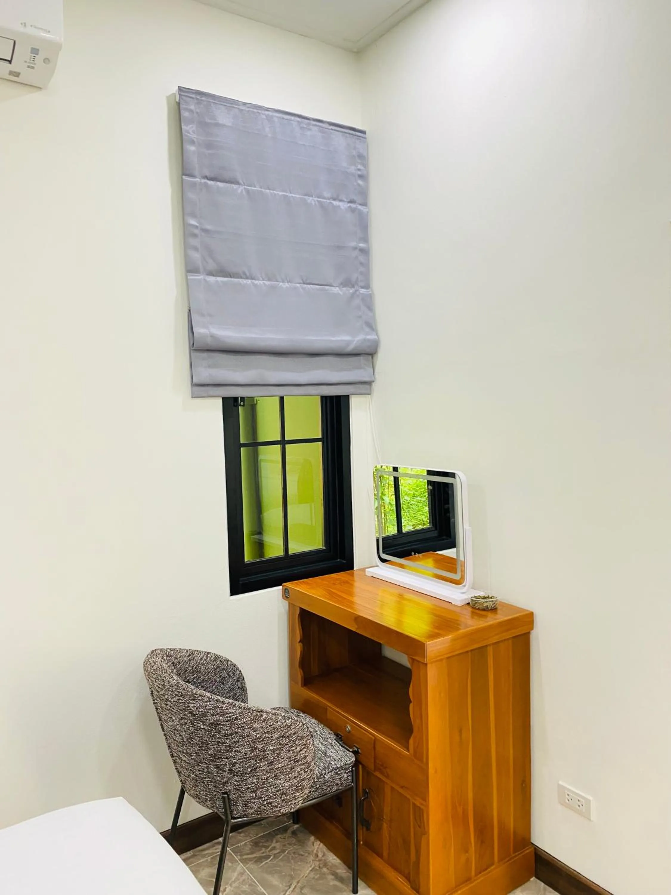 hair dresser in Siray Green Resort