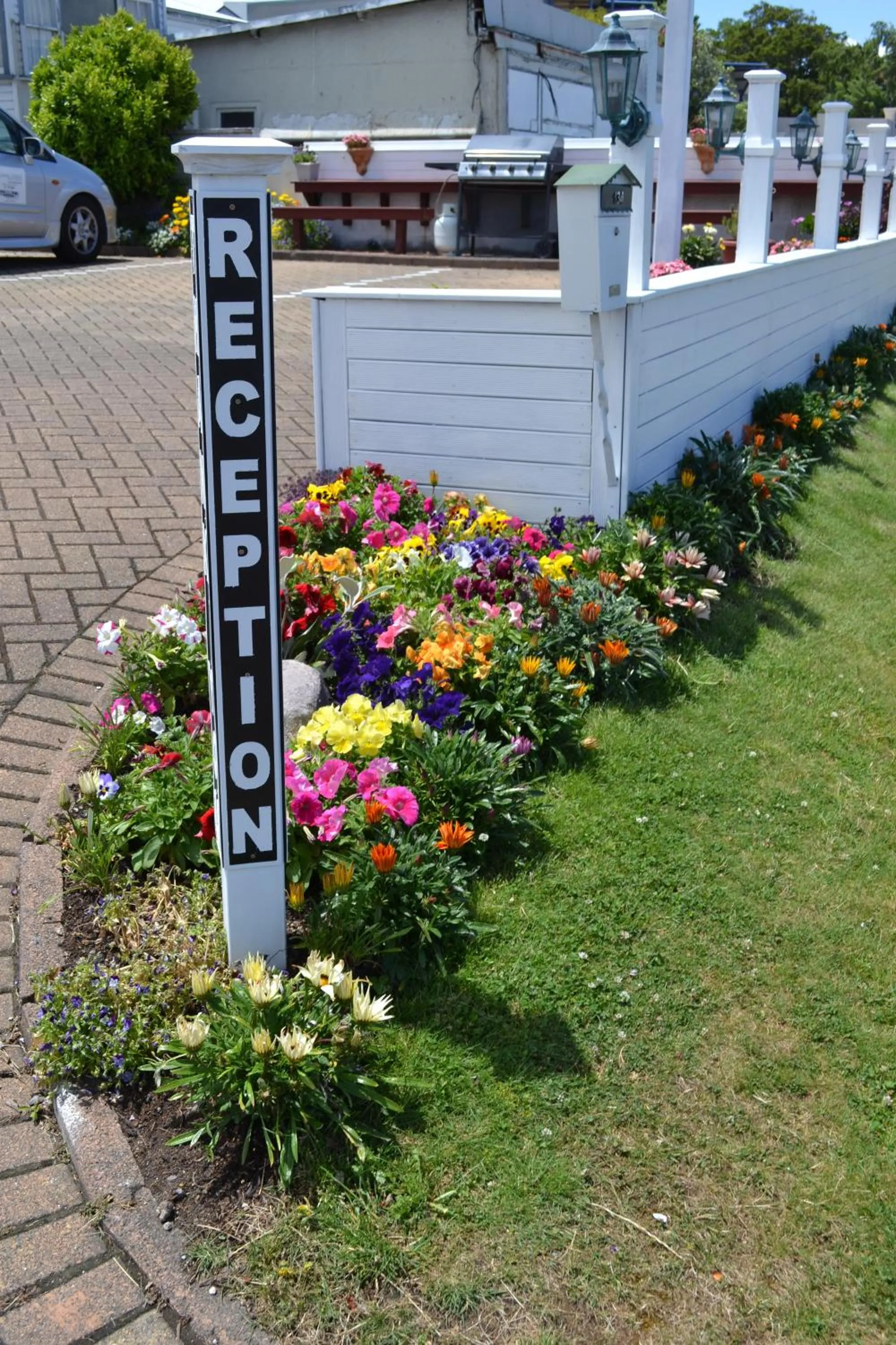 Breakfast in Colonial Lodge Motel