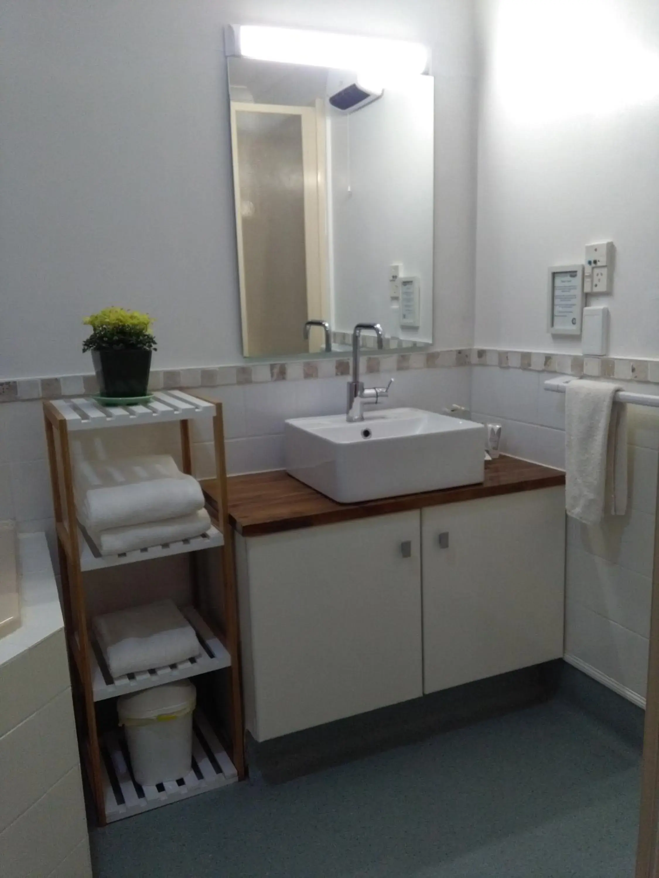 Standard Studio in Colonial Lodge Motel Standard Studio in Colonial Lodge Motel