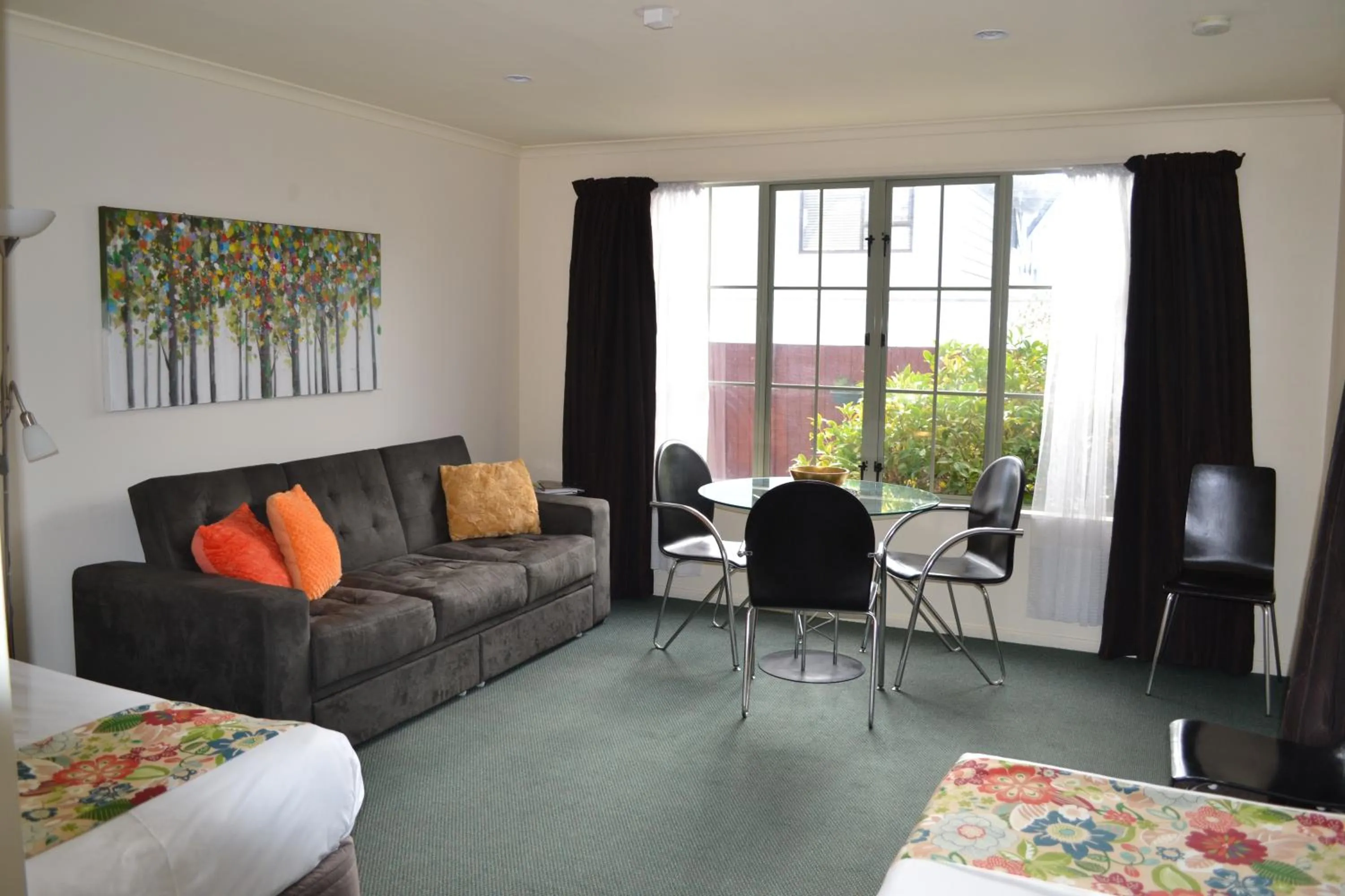 Living room in Colonial Lodge Motel