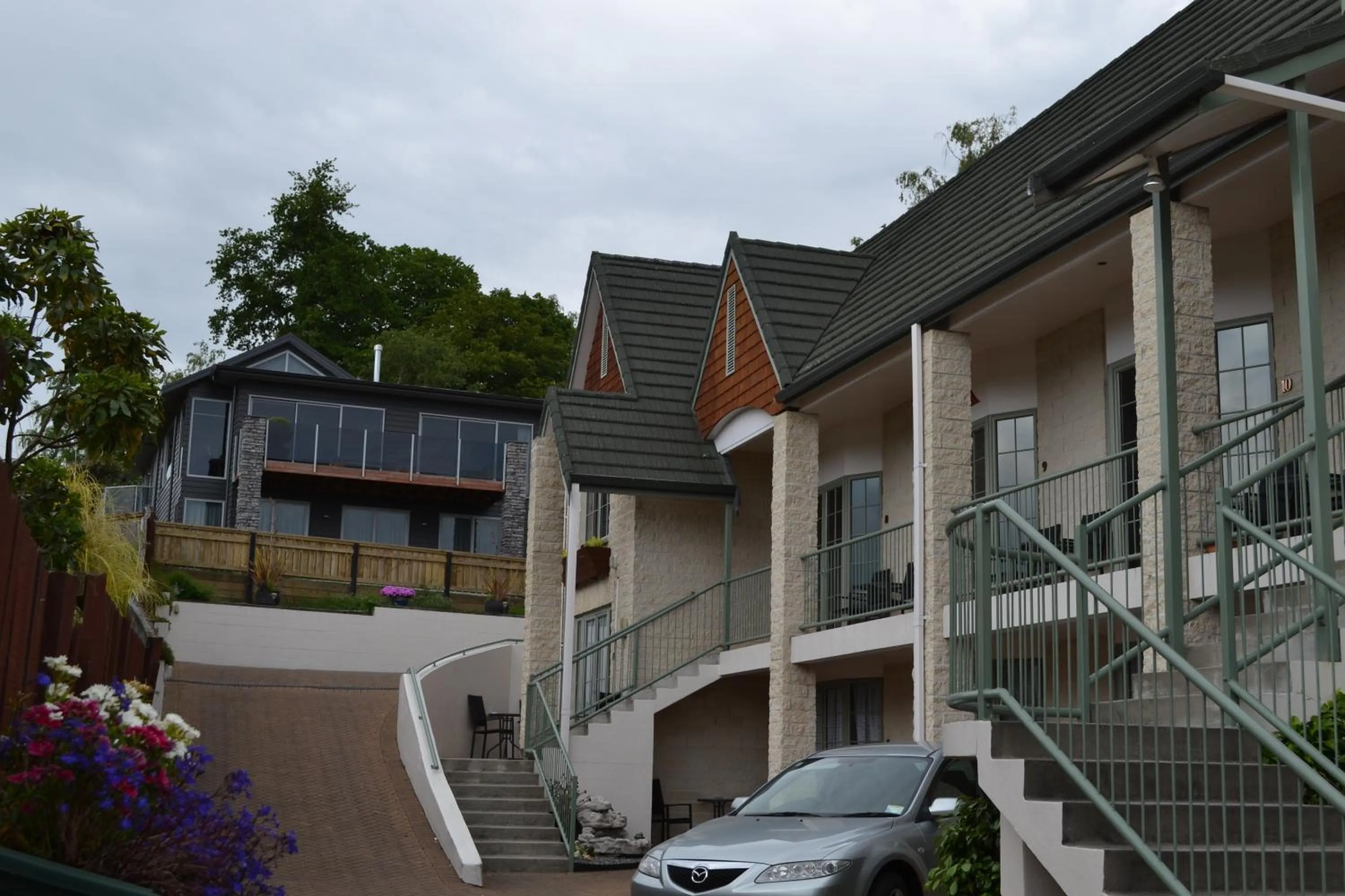 Facade/entrance in Colonial Lodge Motel