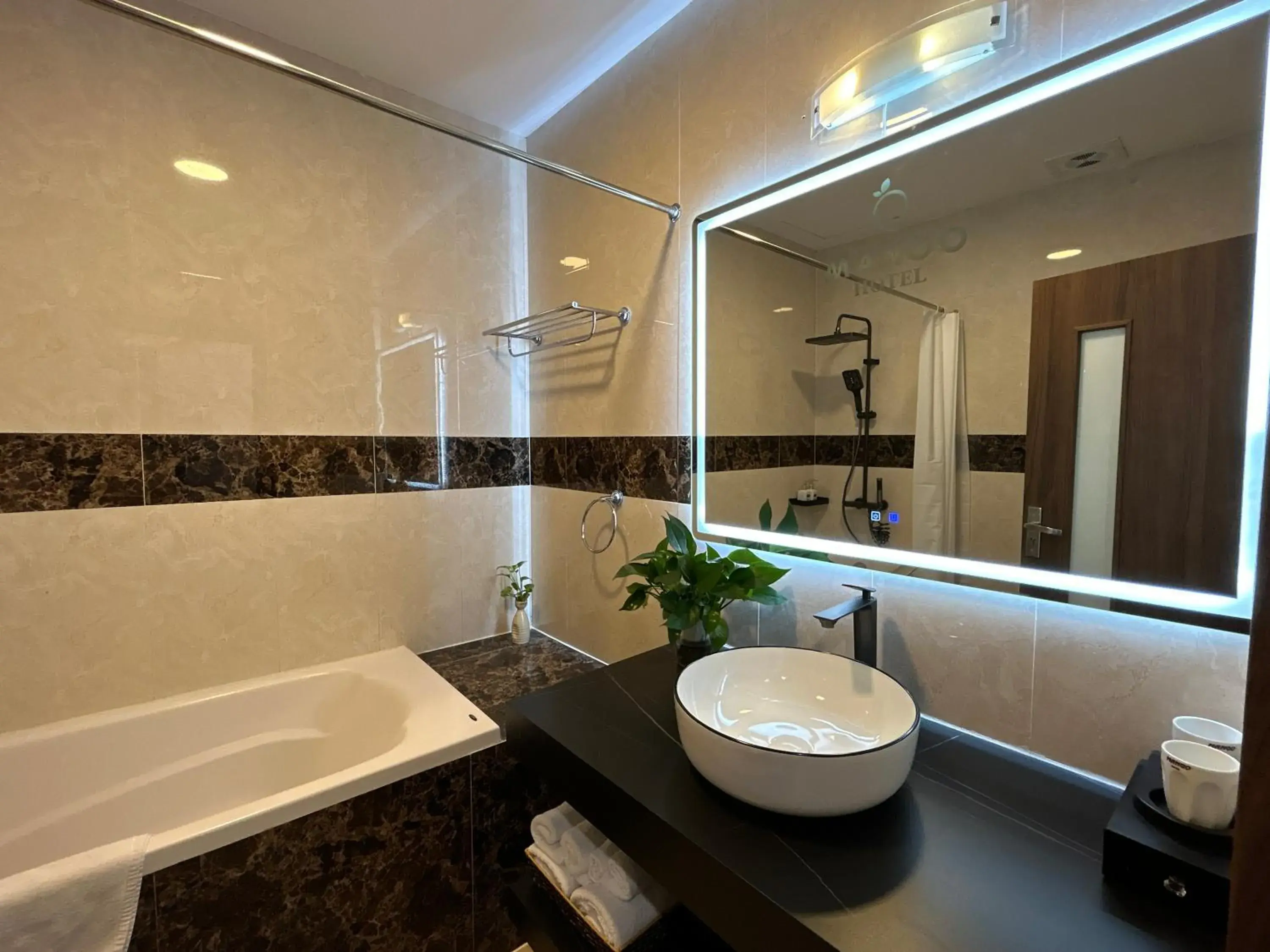 Bathroom in Mango Hotel - Ha Noi Railway station Bathroom in Mango Hotel - Ha Noi Railway station